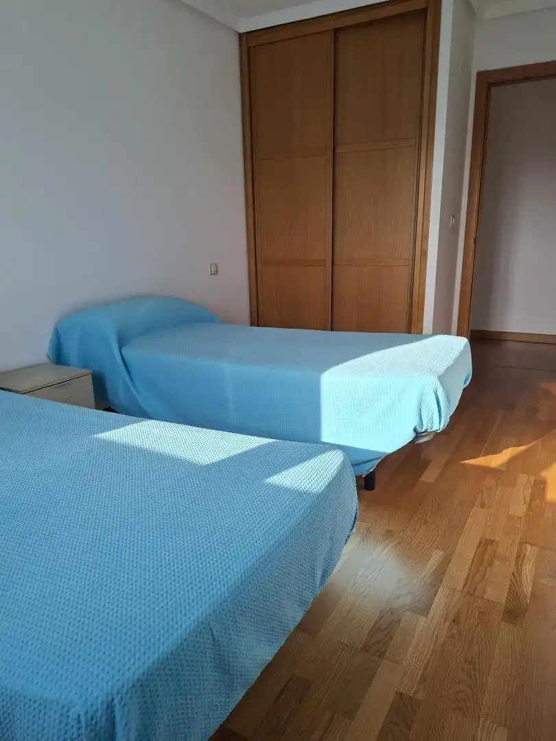 Habitación de Piso de alquiler en Vegadeo con Calefacción, Parquet y Amueblado