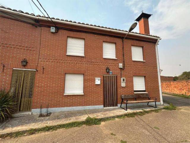 Casa adosada en Venta en Villaluenga de la Vega