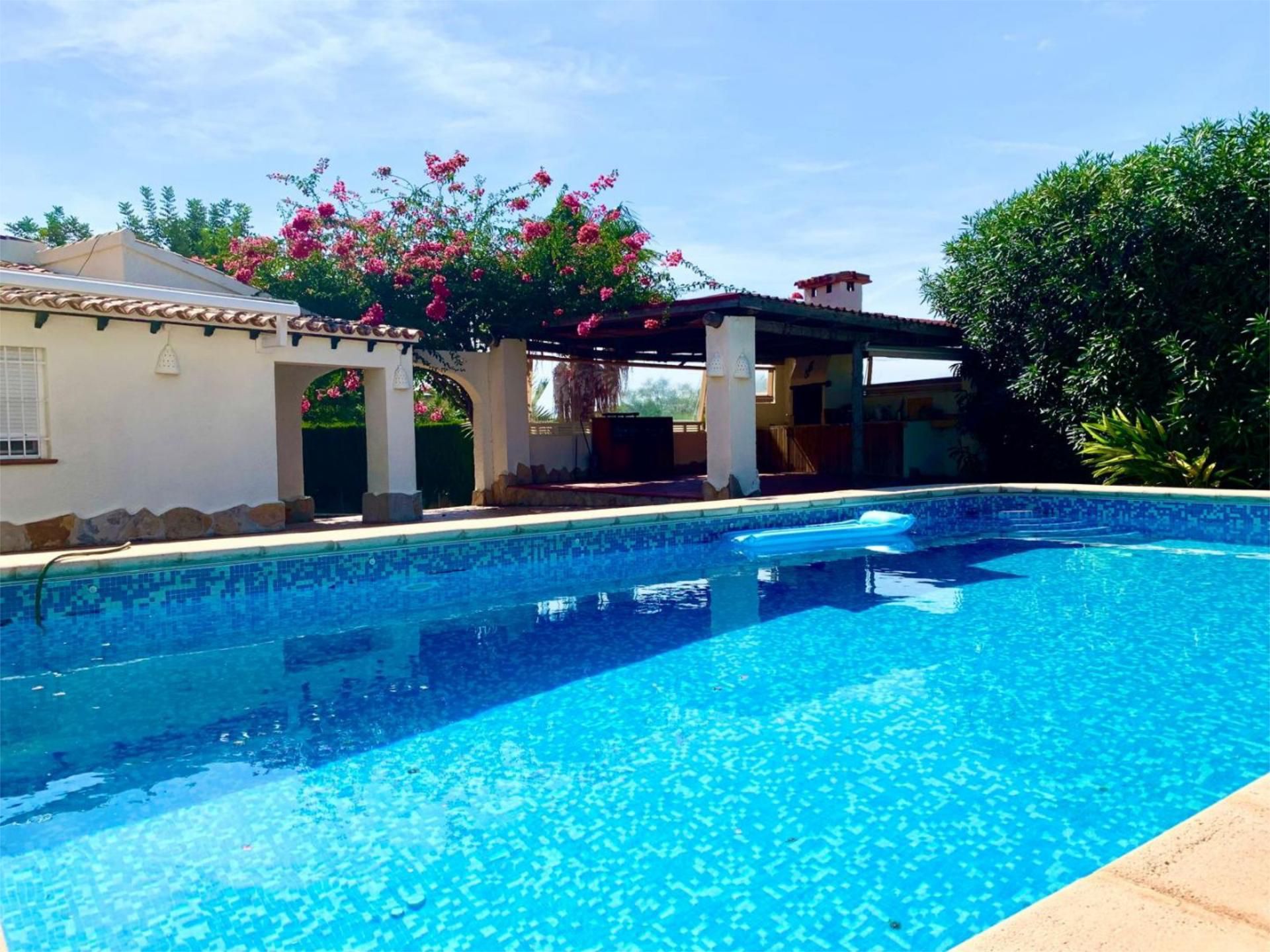 Piscina de Pis en venda en Moraira amb Aire condicionat, Calefacció i Jardí privat