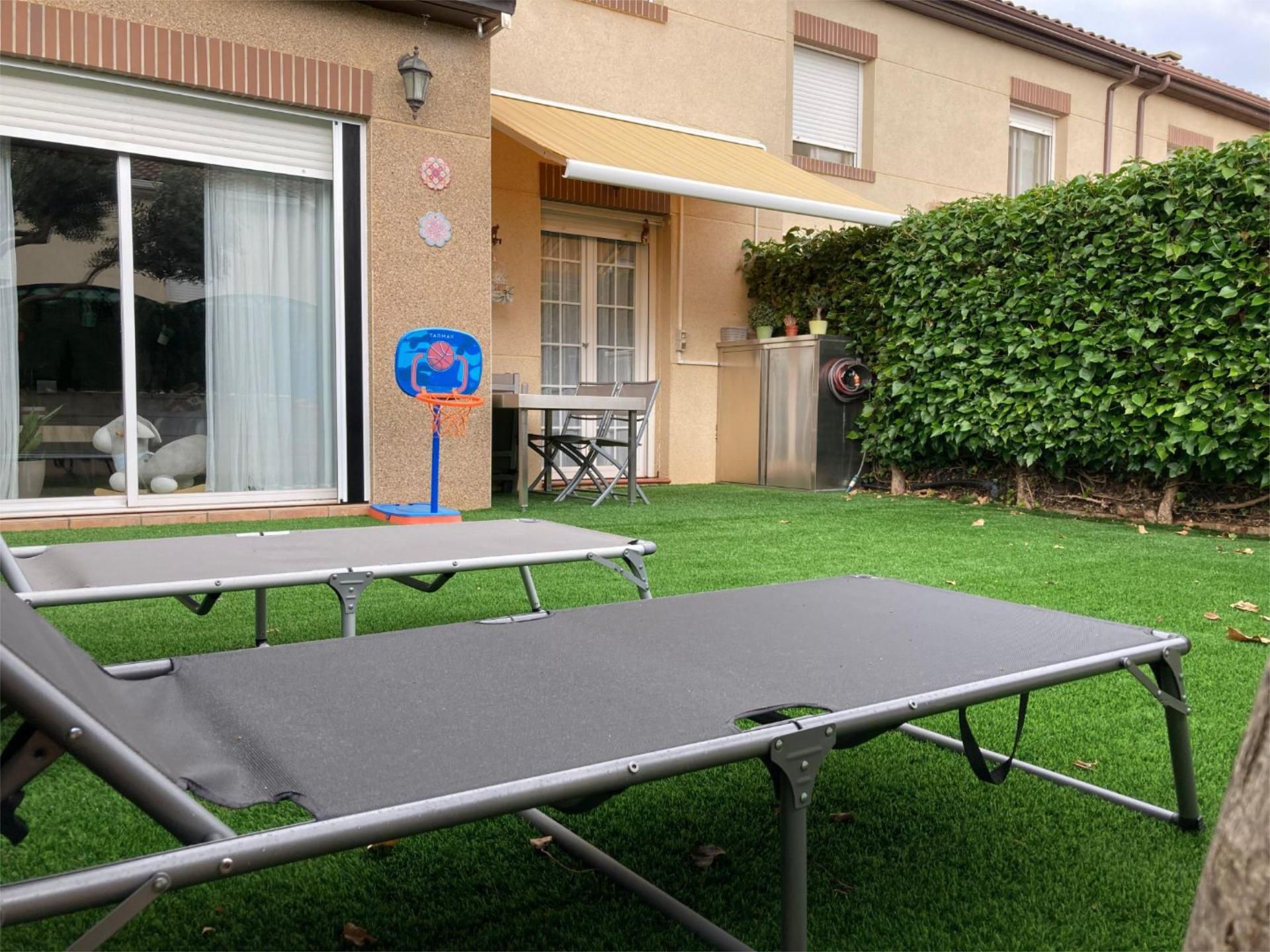Terrassa de Casa adosada en venda en Siétamo amb Aire condicionat, Calefacció i Jardí privat