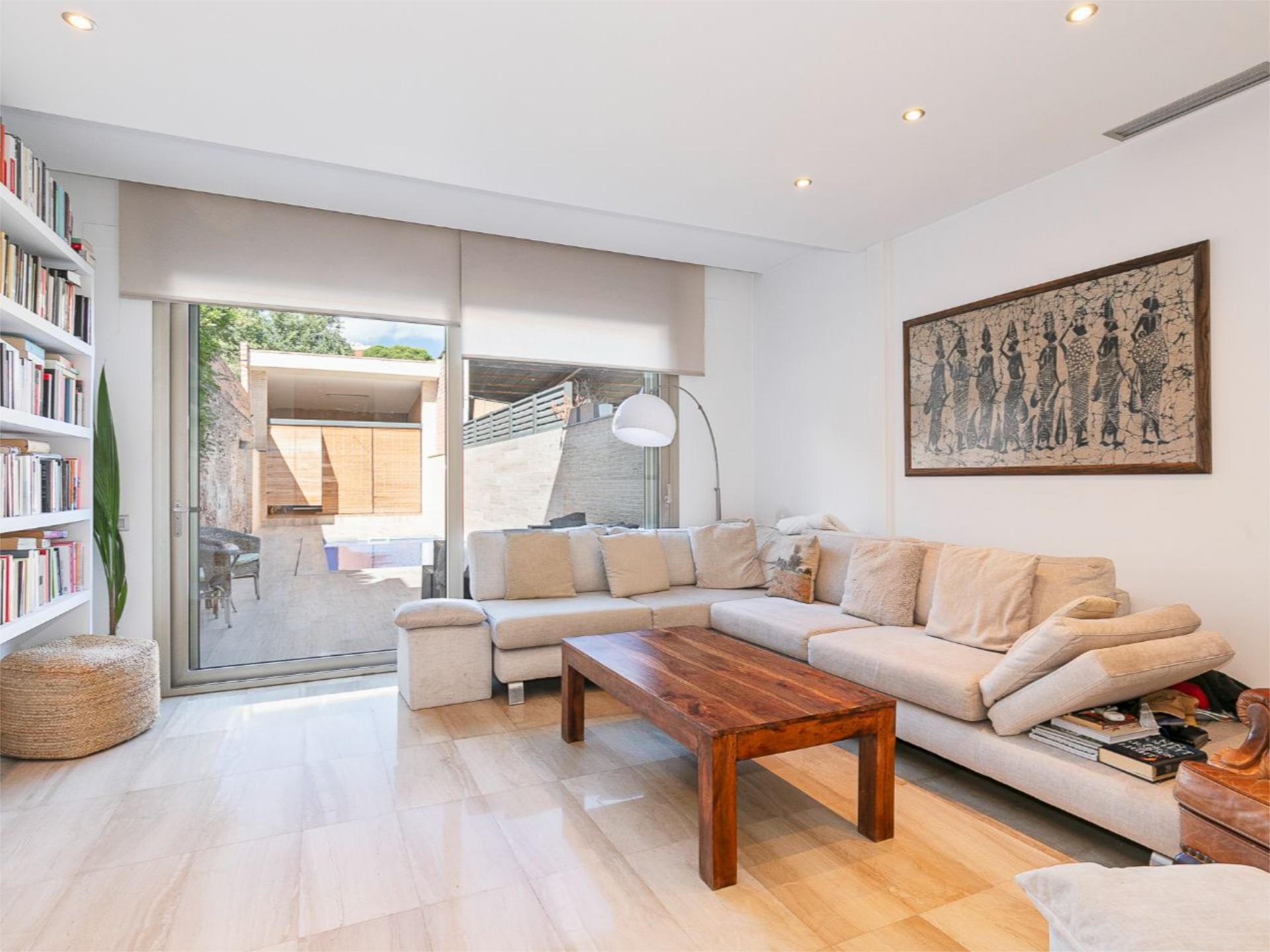 Sala d'estar de Pis en venda en Sant Boi de Llobregat amb Aire condicionat, Calefacció i Jardí privat