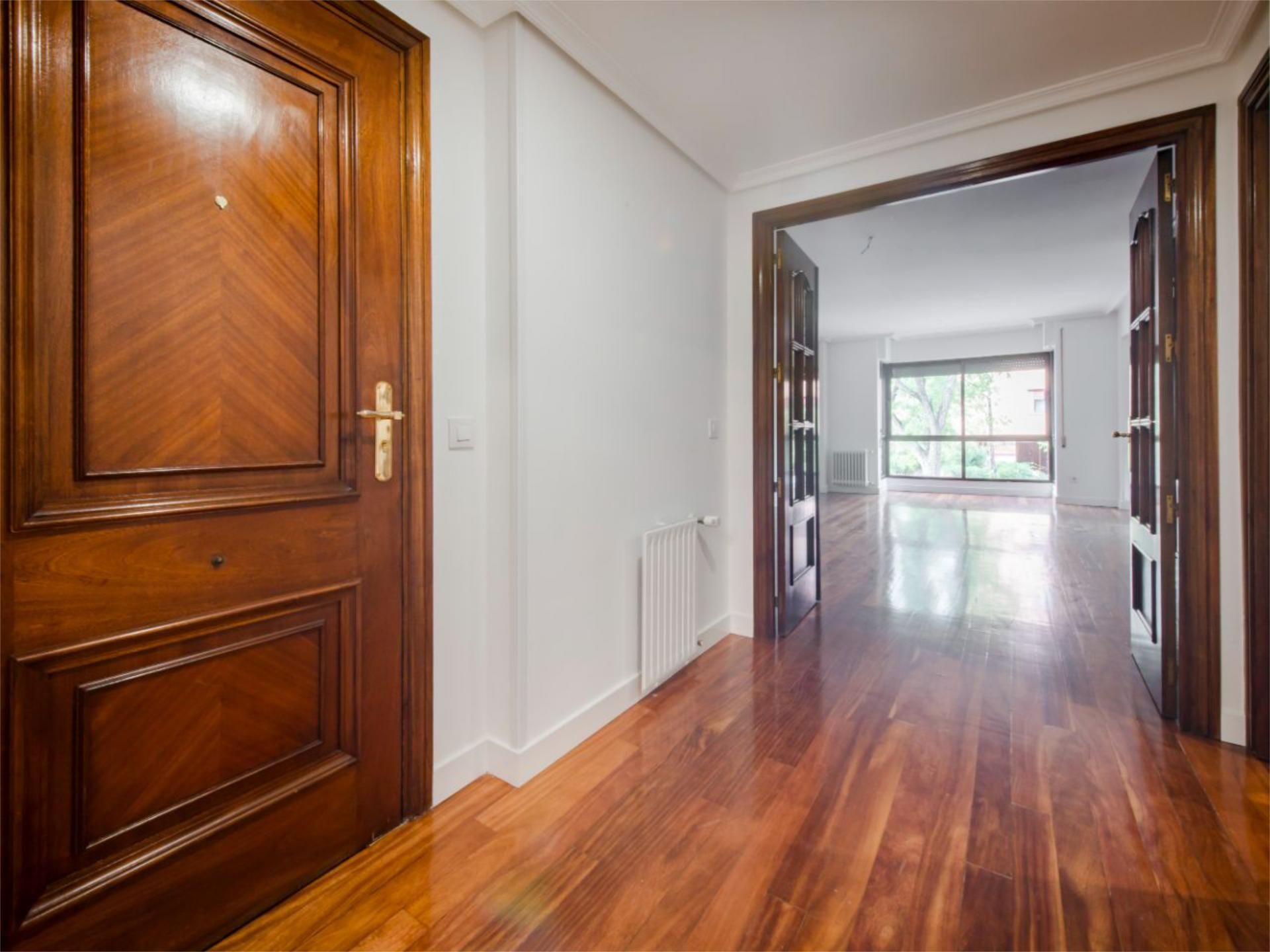Flat to rent in  Madrid Capital  with Air Conditioner, Heating and Private garden