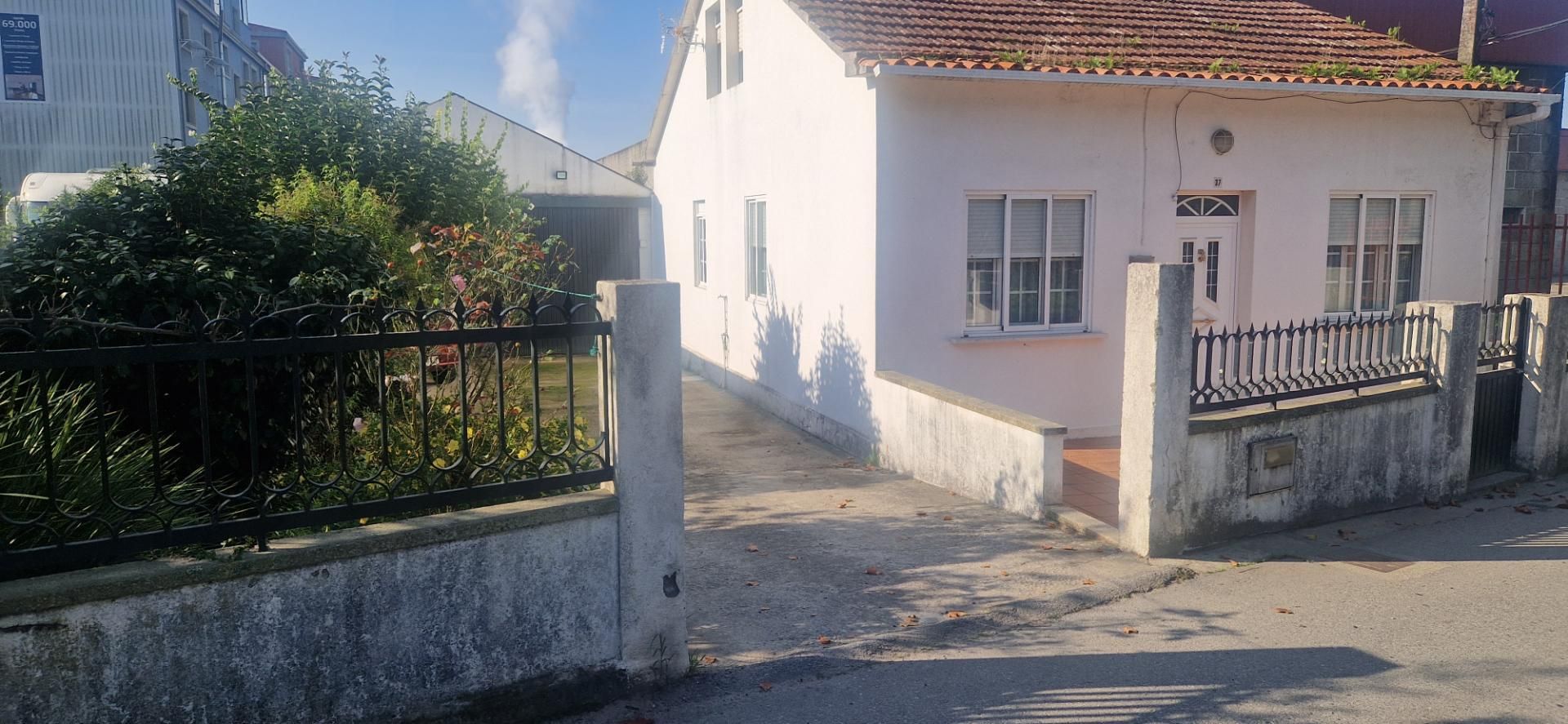 Vista exterior de Casa o xalet en venda en Vilagarcía de Arousa amb Traster i Balcó