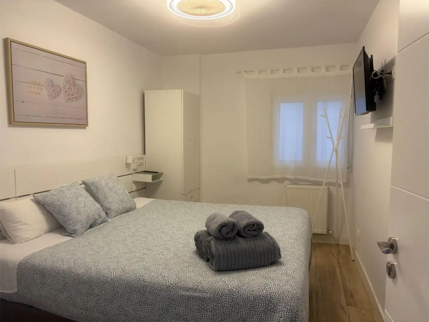 Flat for sale in Calle Mayor, 46, Casco Antiguo Bedroom of Flat for sale in Pamplona / Iruña with Balcony