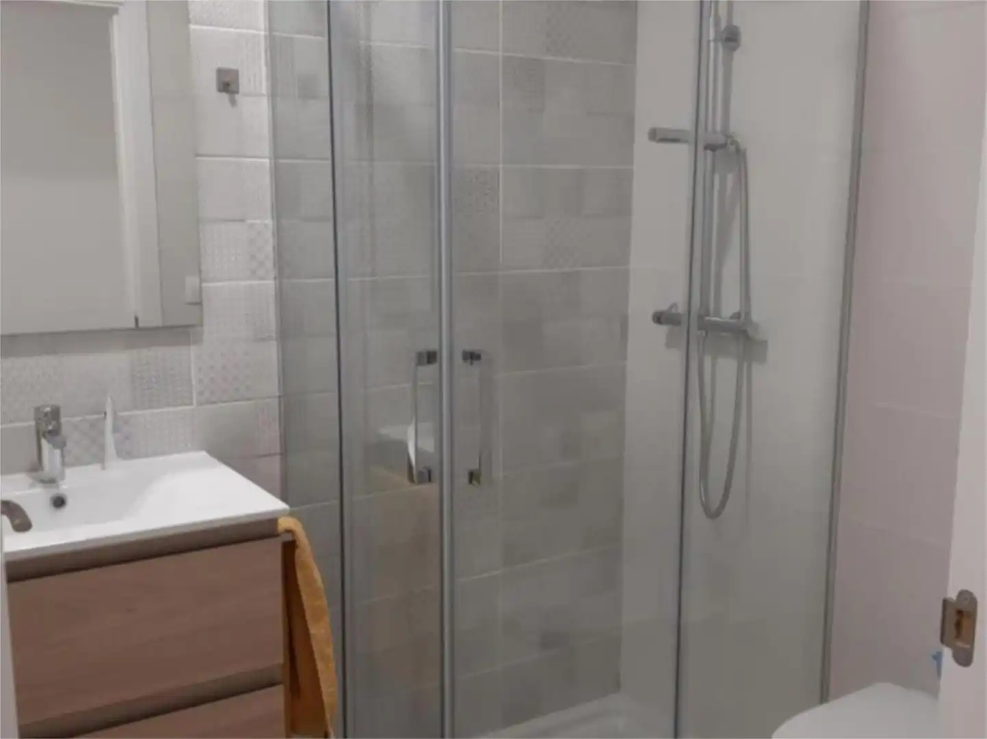 Flat for sale in Calle Mayor, 46, Casco Antiguo Bathroom of Flat for sale in Pamplona / Iruña with Balcony