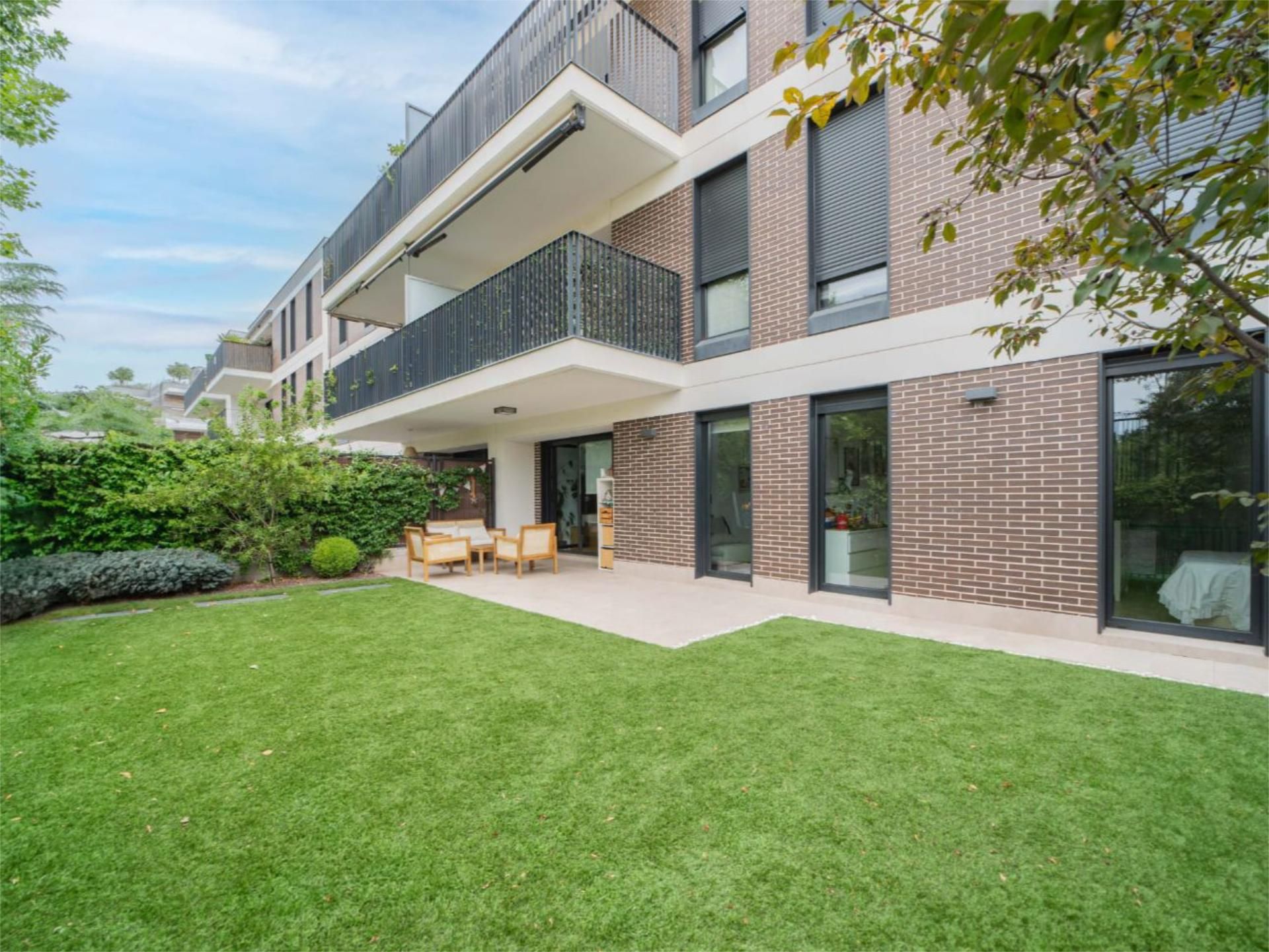 Terraza de Planta baja en venta en Las Rozas de Madrid con Aire acondicionado, Calefacción y Jardín privado