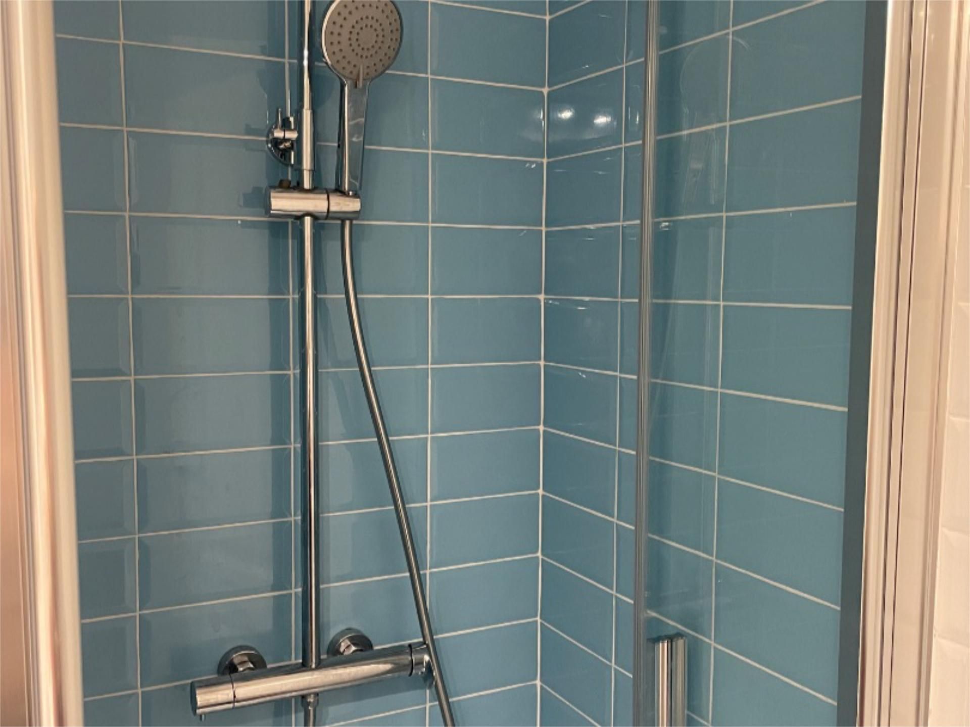 Bathroom of Flat to share in Santander  with Heating, Parquet flooring and Furnished
