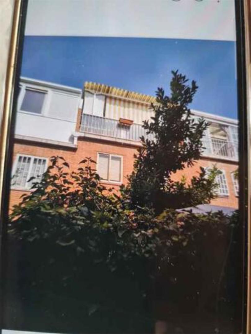 Vista exterior de Casa adosada en venda en Boadilla del Monte amb Calefacció, Jardí privat i Terrassa