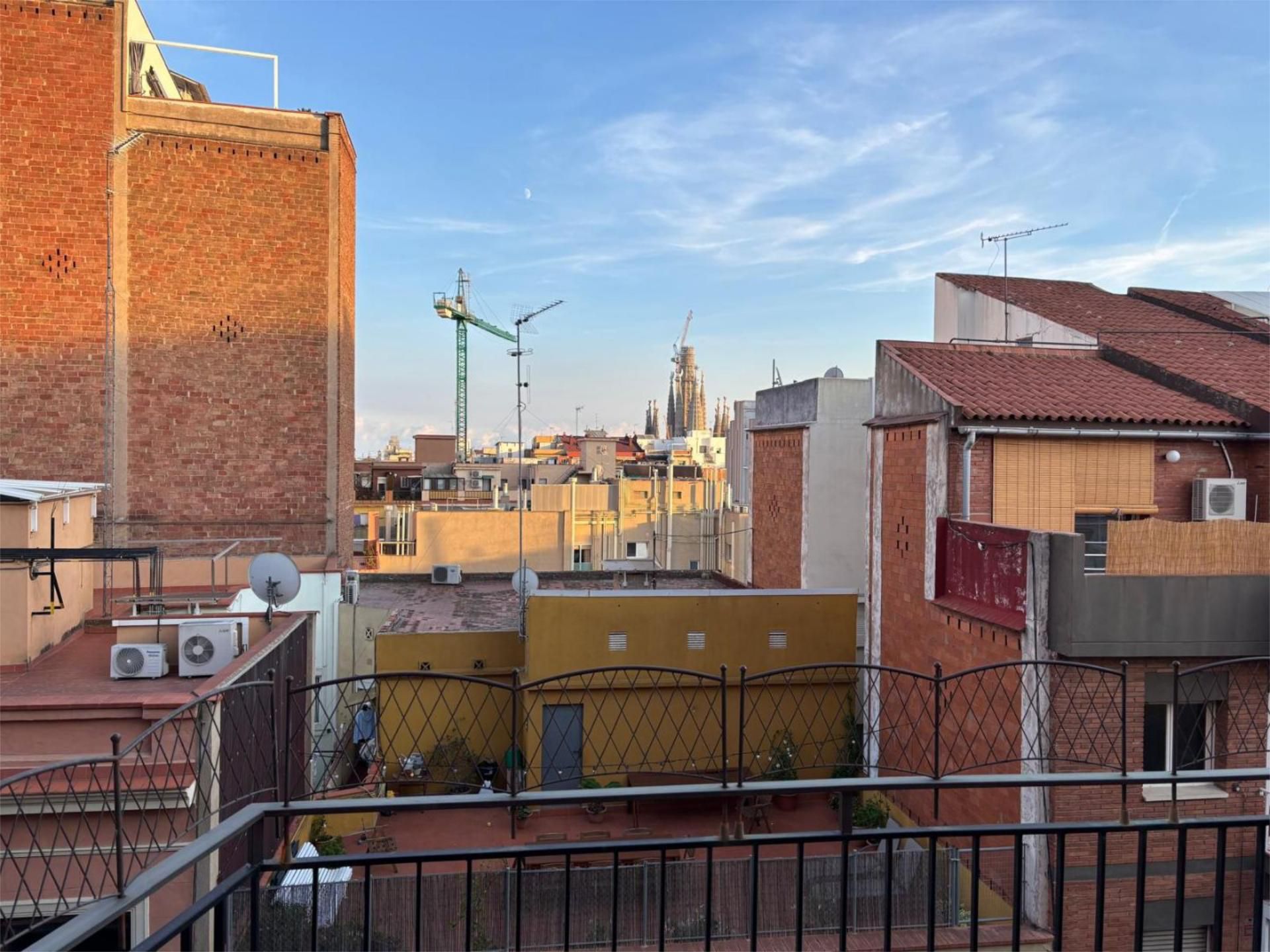 Vista exterior de Piso de alquiler en  Barcelona Capital con Aire acondicionado y Terraza