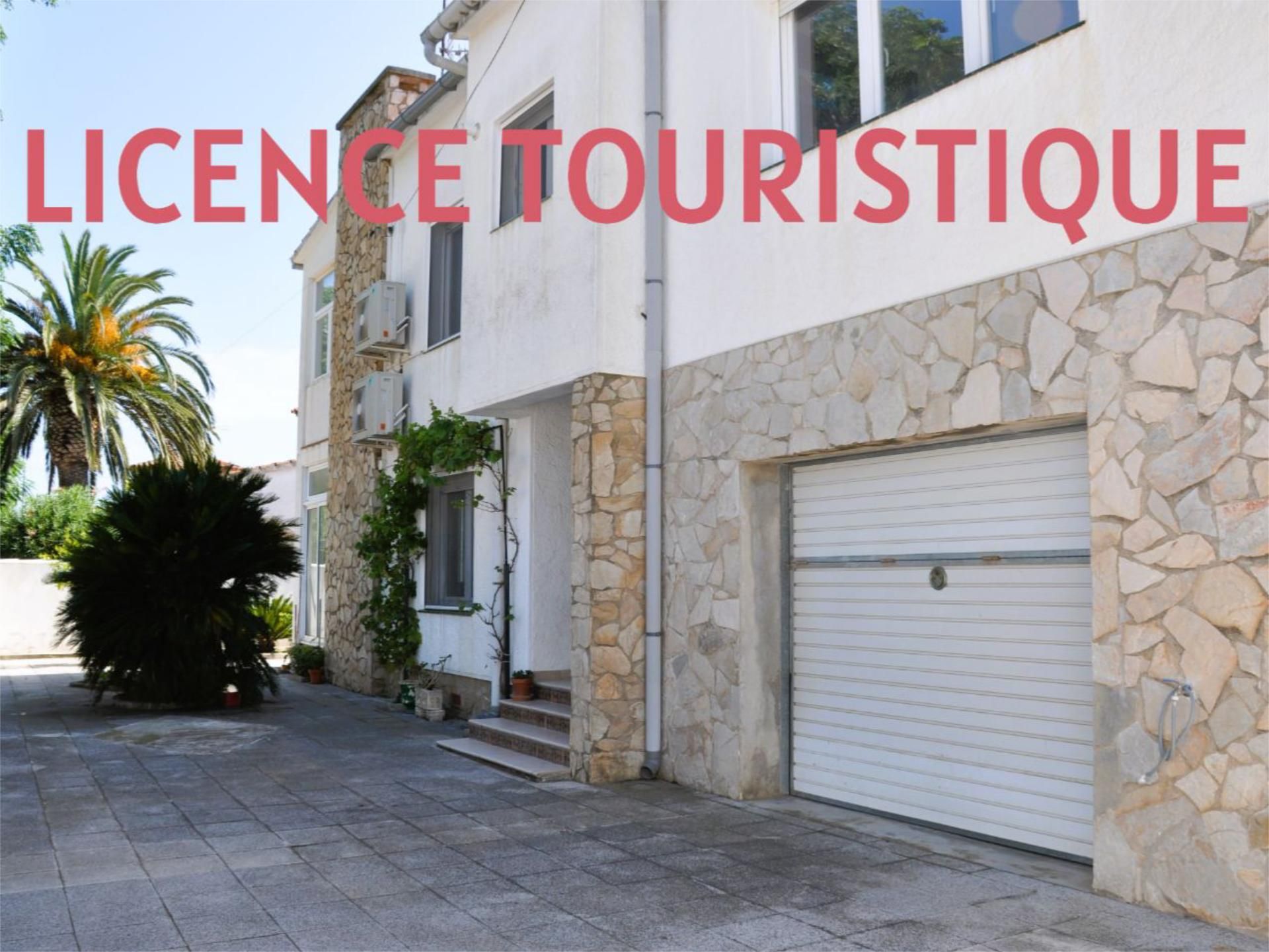 Flat for sale in Carrer Montgrí, 108a, Montgrí Exterior view of Flat for sale in Empuriabrava with Air Conditioner, Terrace and Swimming Pool