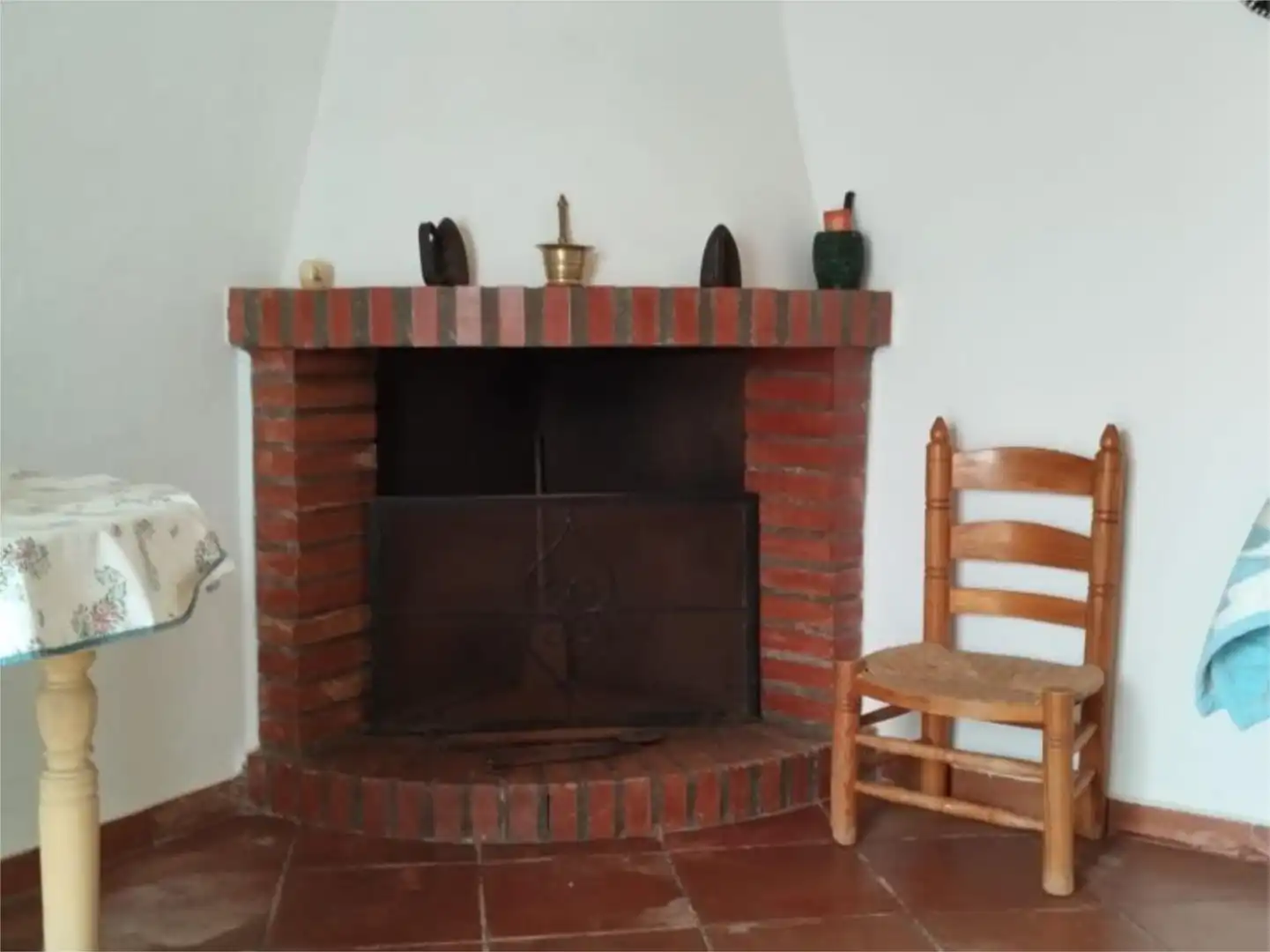 Casa adosada en venda a Calle Malaga, 19, Carratraca Sala d'estar de Casa adosada en venda en Carratraca amb Jardí privat, Terrassa i Traster