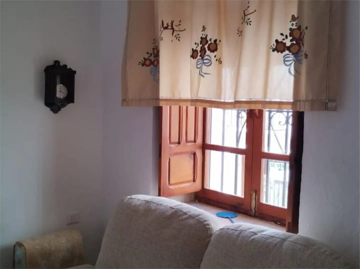 Casa adosada en venda a Calle Malaga, 19, Carratraca Sala d'estar de Casa adosada en venda en Carratraca amb Jardí privat, Terrassa i Traster
