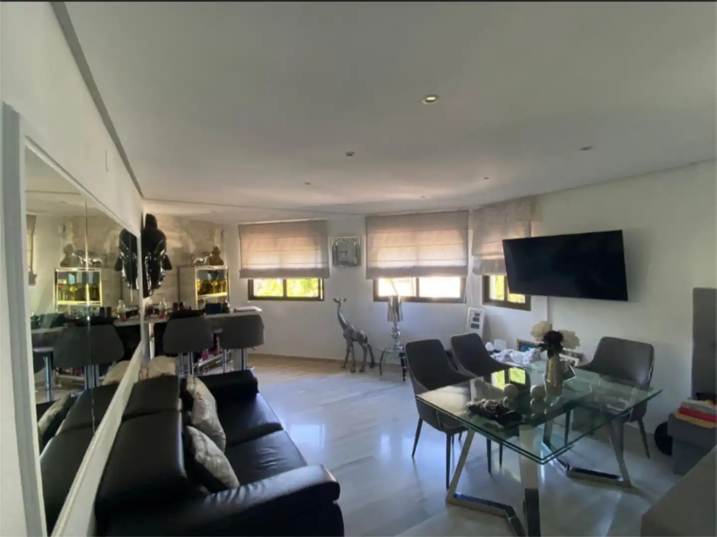 Sala d'estar de Pis en venda en Marbella amb Aire condicionat i Piscina