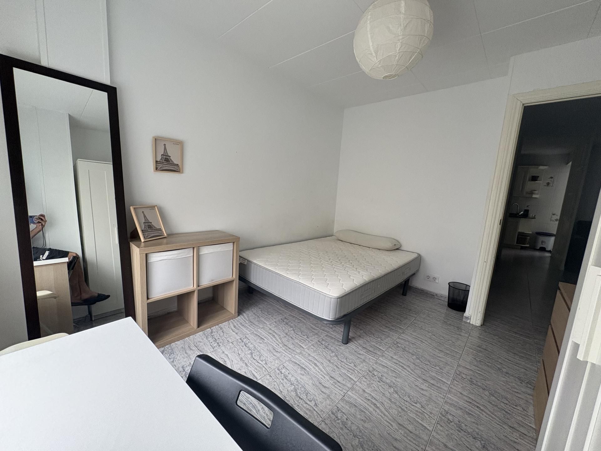 Bedroom of Flat to share in L'Hospitalet de Llobregat  with Furnished