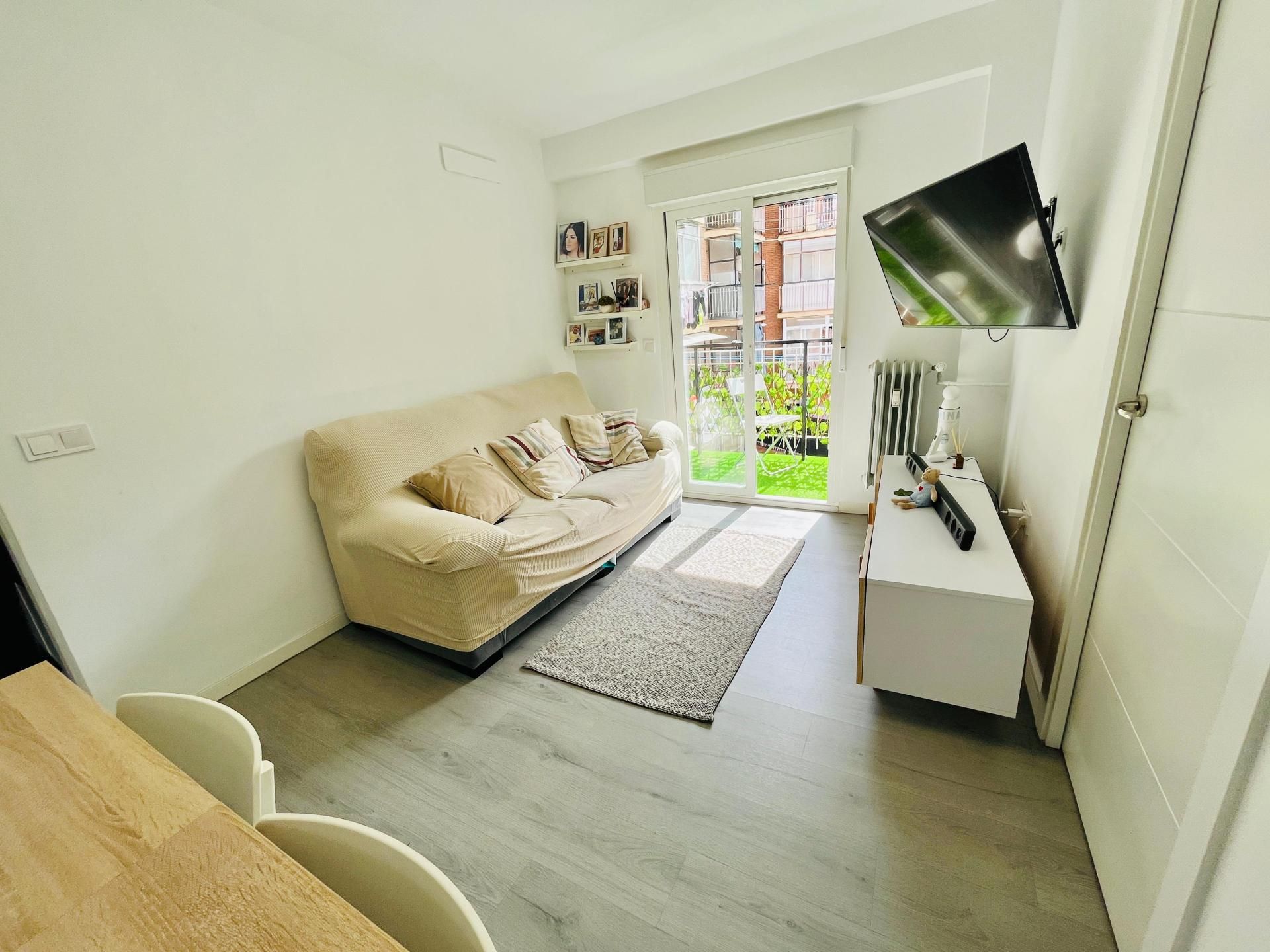 Living room of Flat for sale in  Madrid Capital  with Air Conditioner, Terrace and Storage room