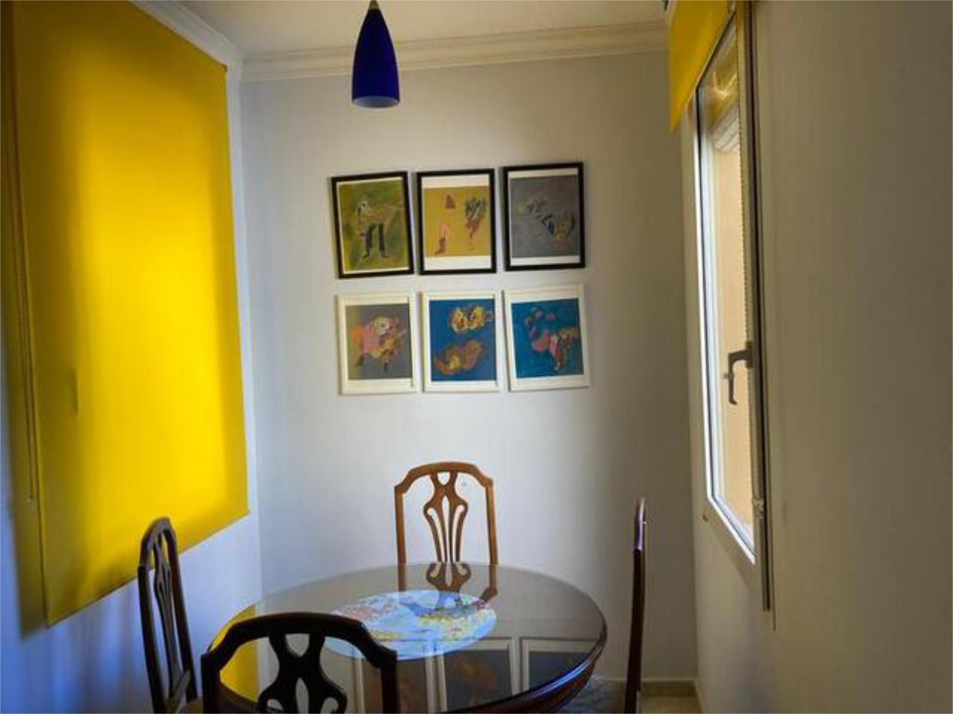Comedor de Estudio de alquiler en  Granada Capital con Calefacción, Piscina y Amueblado