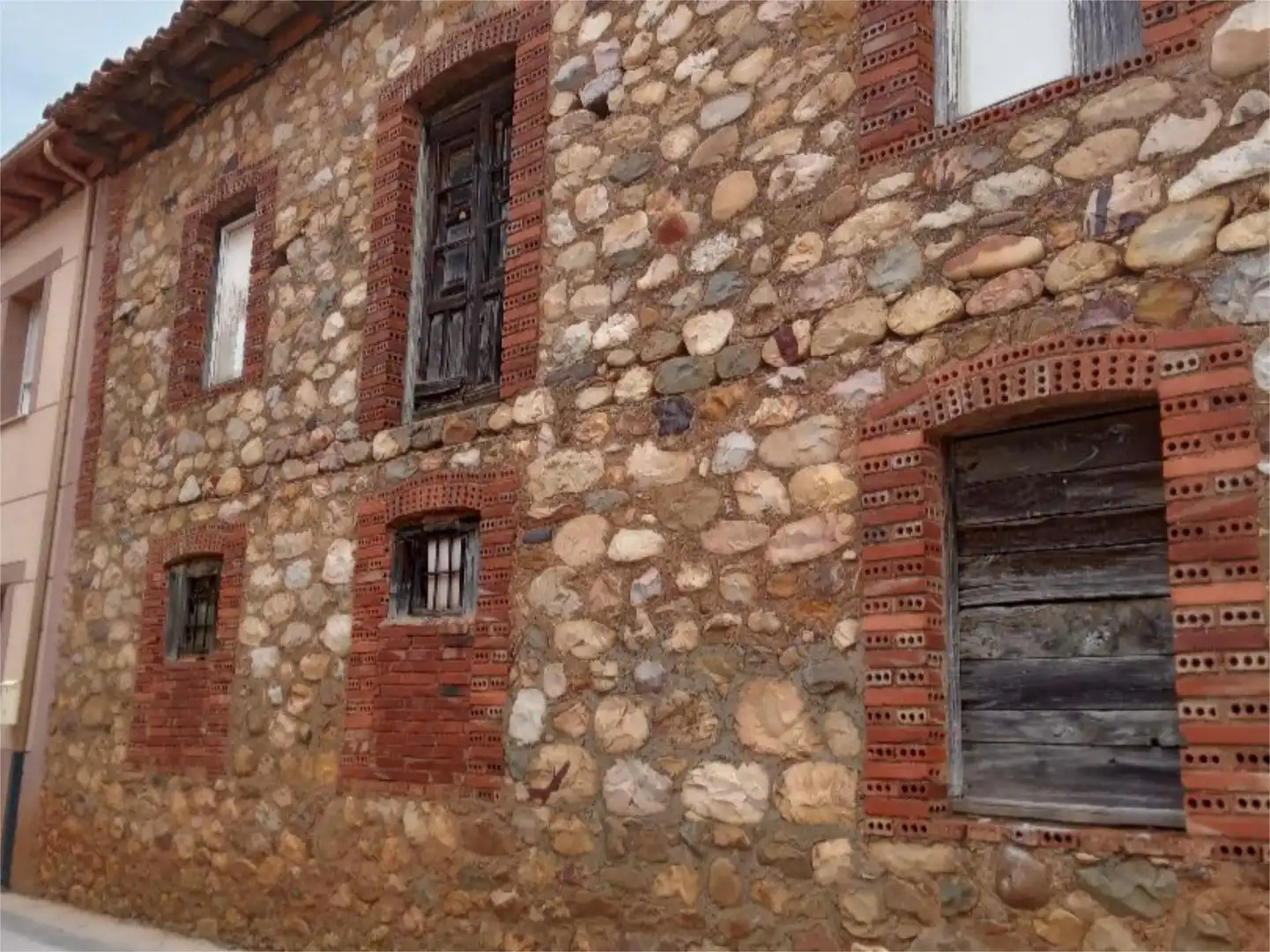 Außenansicht von Einfamilien-Reihenhaus zum Verkauf in Cuadros