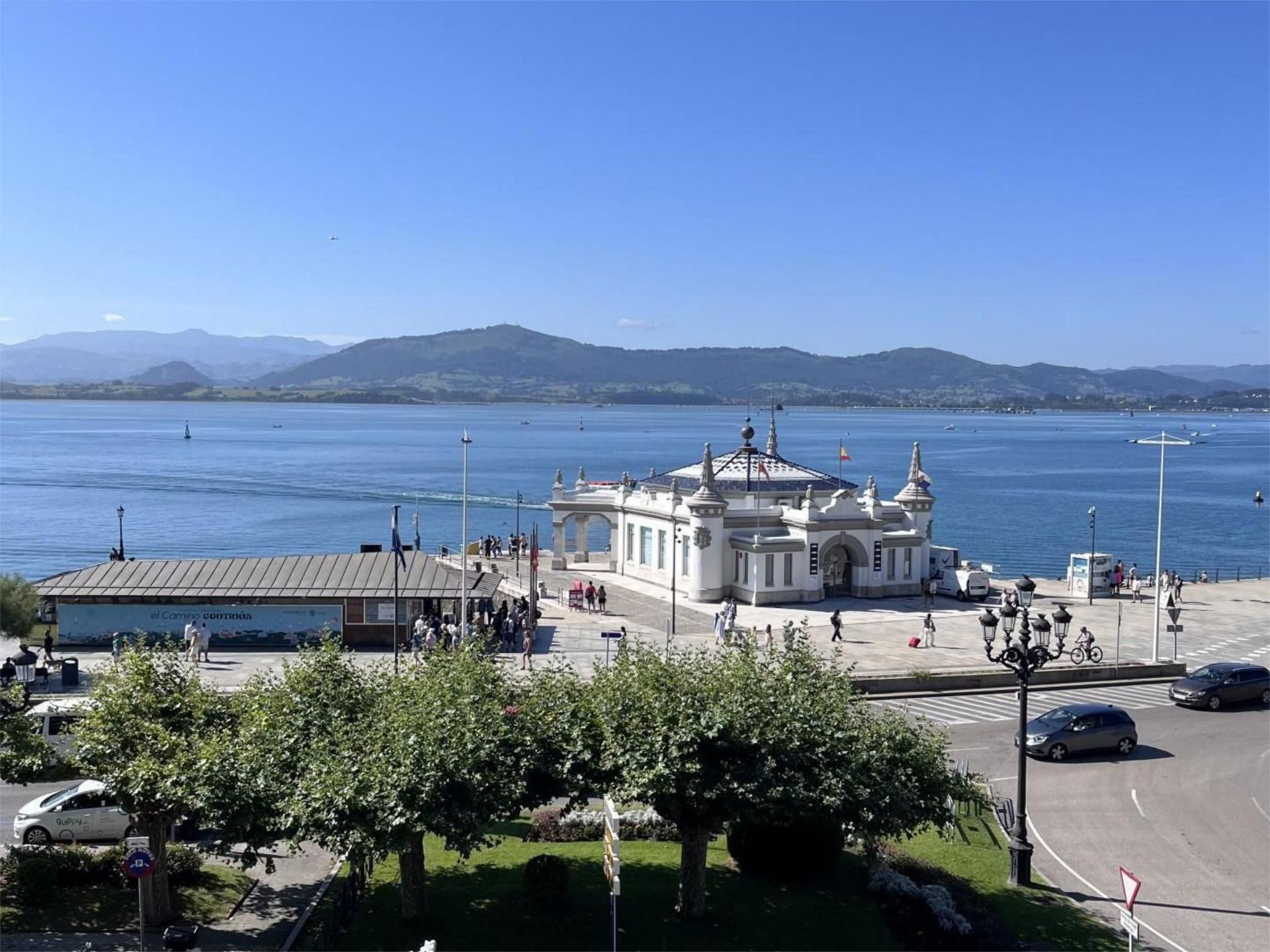 Vista exterior de Piso de alquiler en Santander con Balcón