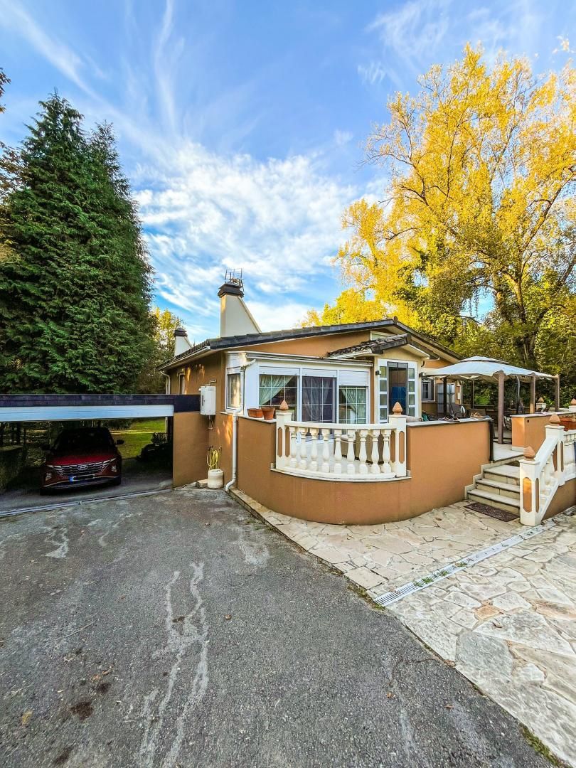 Vista exterior de Casa o xalet en venda en Piélagos amb Terrassa i Piscina