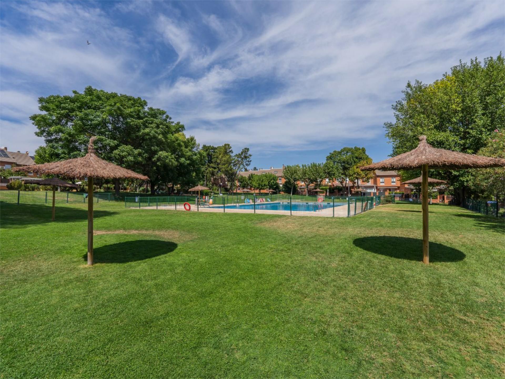 Swimming pool of House or chalet for sale in Boadilla del Monte  with Air Conditioner, Heating and Private garden