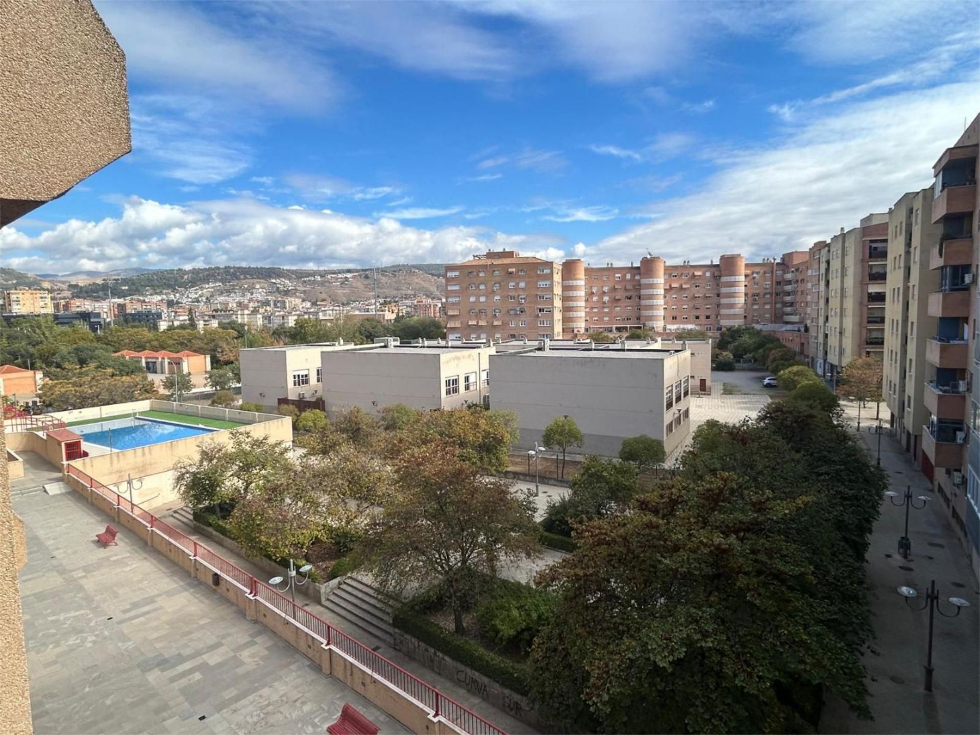 Pis de lloguer a Calle Pintor Manuel Maldonado, 25, Barrio de Zaidín Vista exterior de Pis de lloguer en  Granada Capital amb Aire condicionat, Calefacció i Terrassa