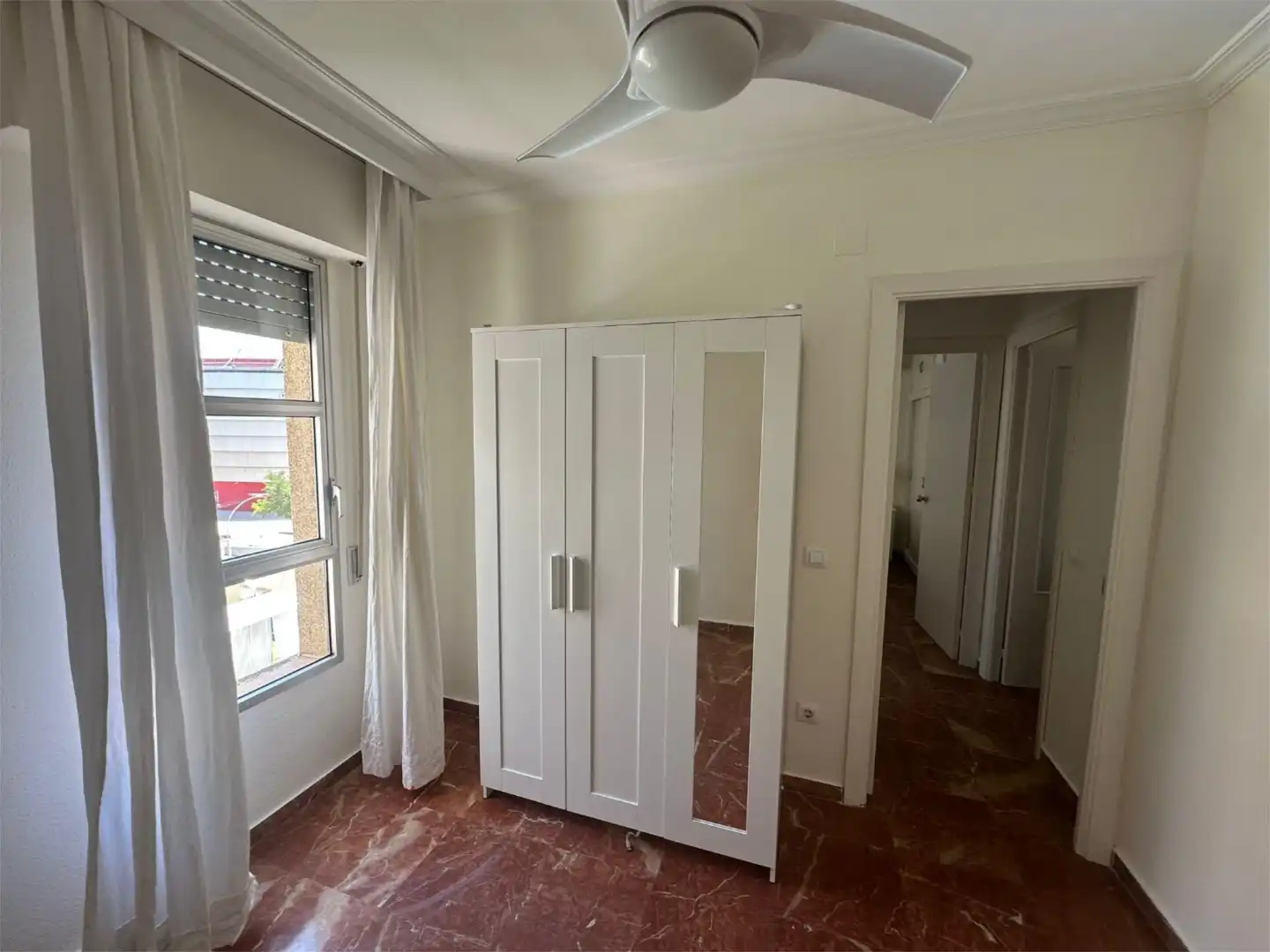 Apartament de lloguer a Calle Luis de Morales, 1, La Buhaira Dormitori de Apartament de lloguer en Sevilla amb Aire condicionat, Terrassa i Moblat