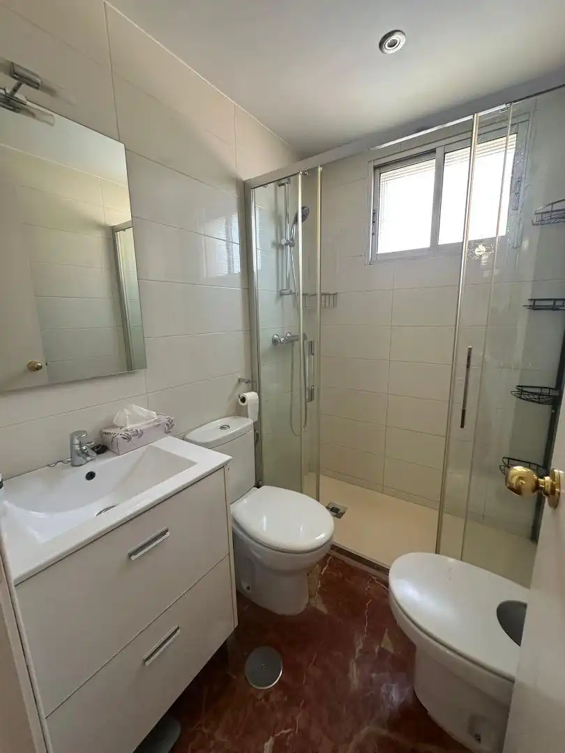 Apartament de lloguer a Calle Luis de Morales, 1, La Buhaira Bany de Apartament de lloguer en Sevilla amb Aire condicionat, Terrassa i Moblat