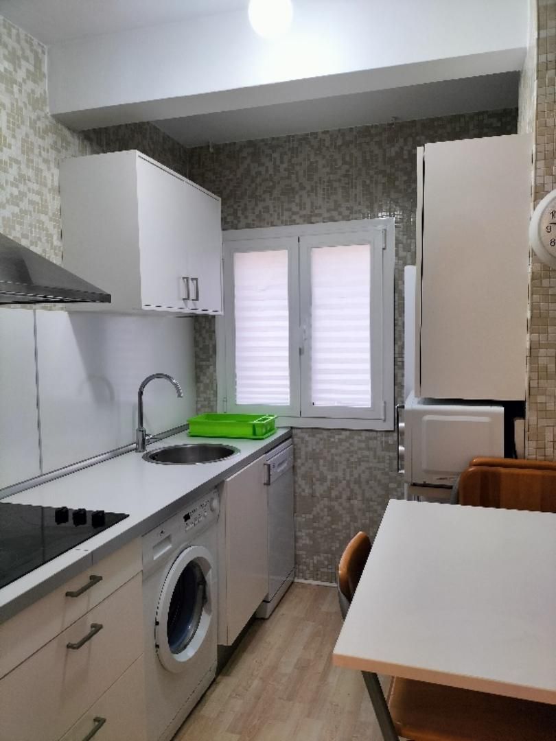 Cuina de Pis de lloguer en Soria Capital  amb Calefacció, Parquet i Terrassa