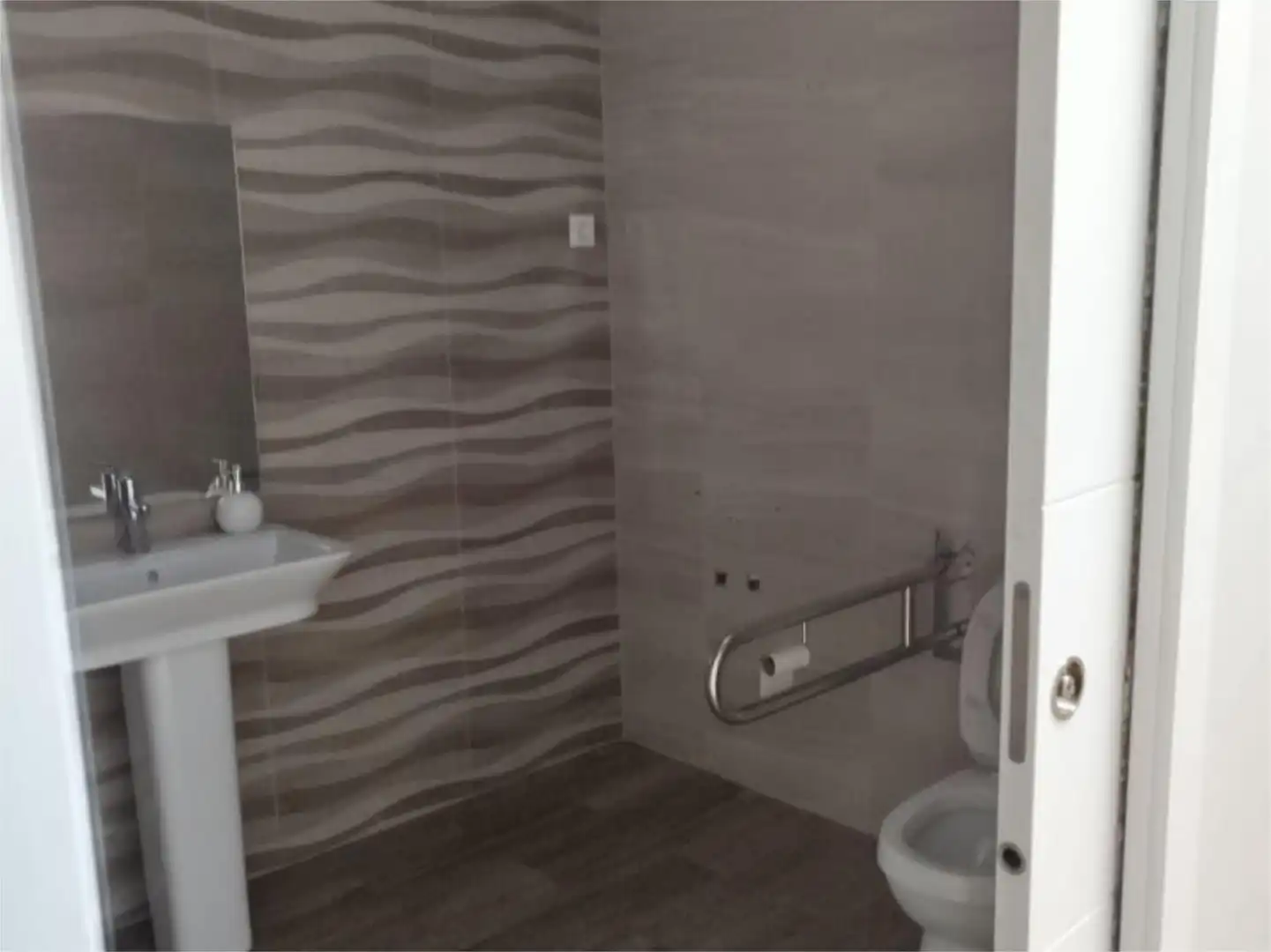 Local de alquiler en Avenida del Ajedrez, 2, La Paz - Las Américas Baño de Local de alquiler en Linares con Parquet
