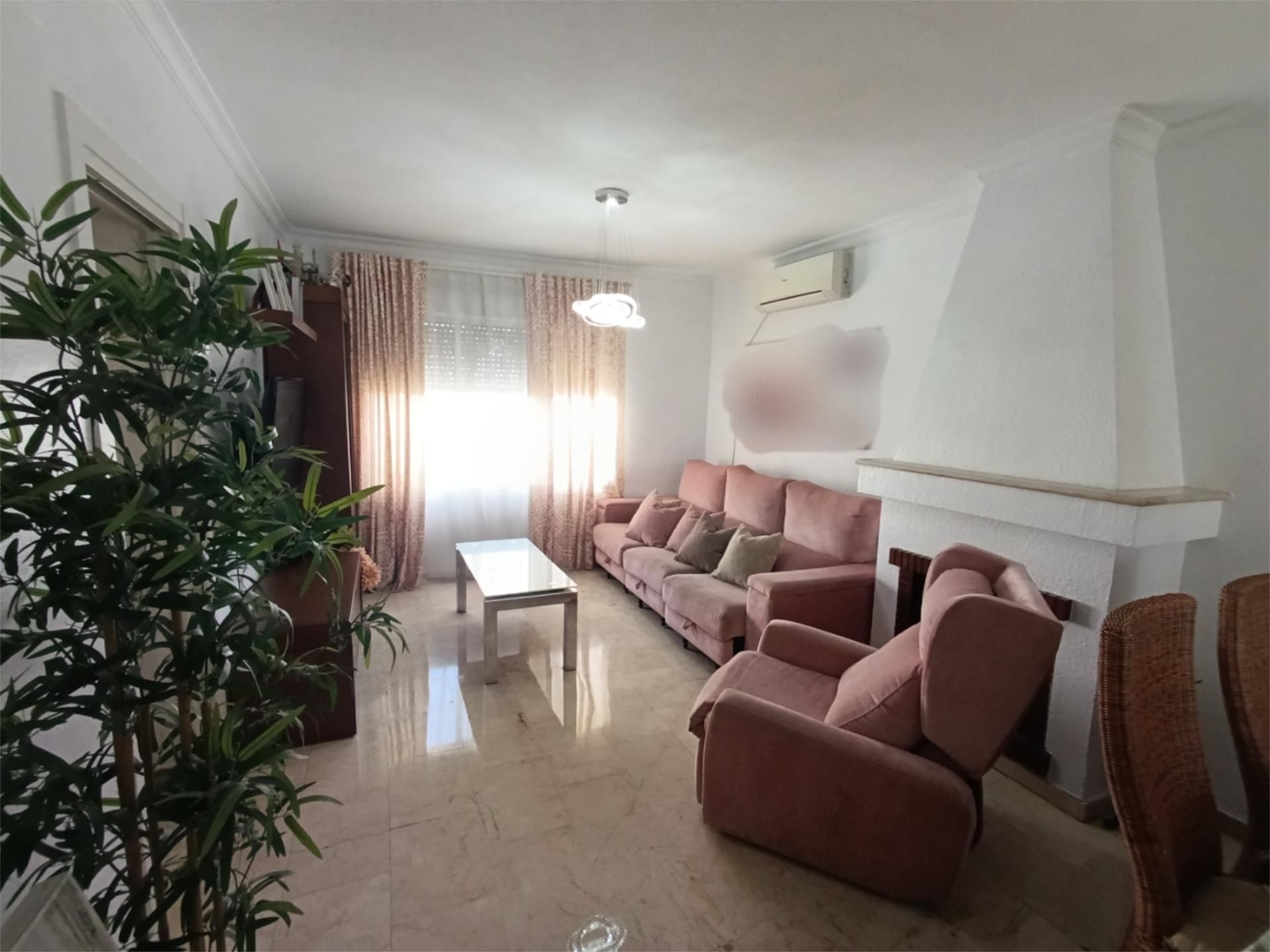 Living room of Single-family semi-detached for sale in Bollullos de la Mitación  with Terrace and Balcony