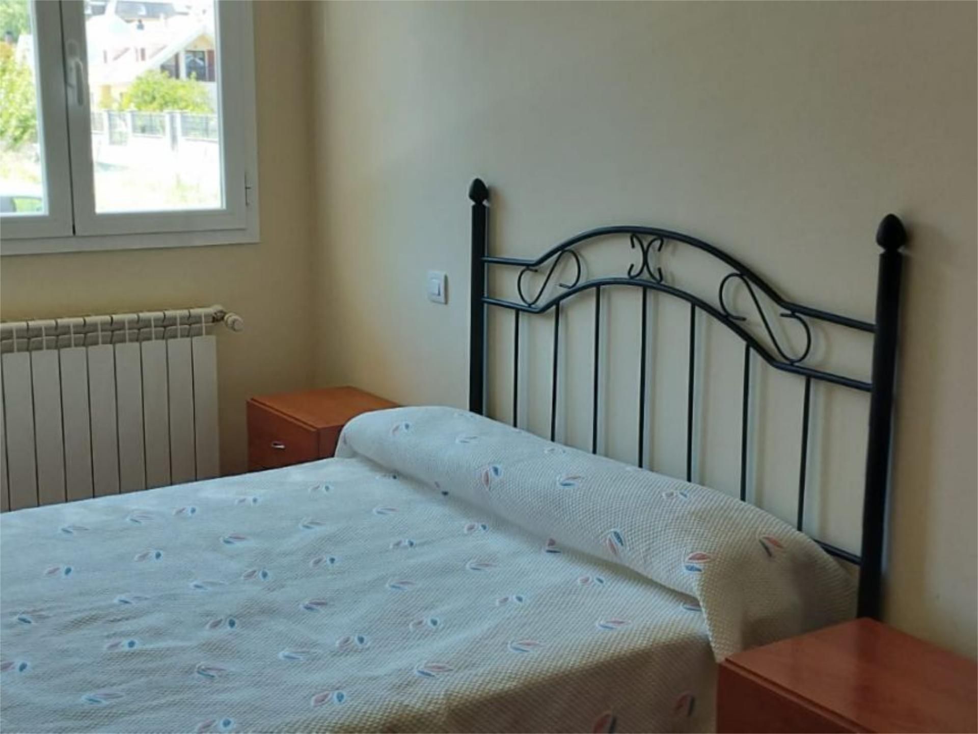Bedroom of Flat for sale in Medina de Pomar  with Heating, Private garden and Parquet flooring