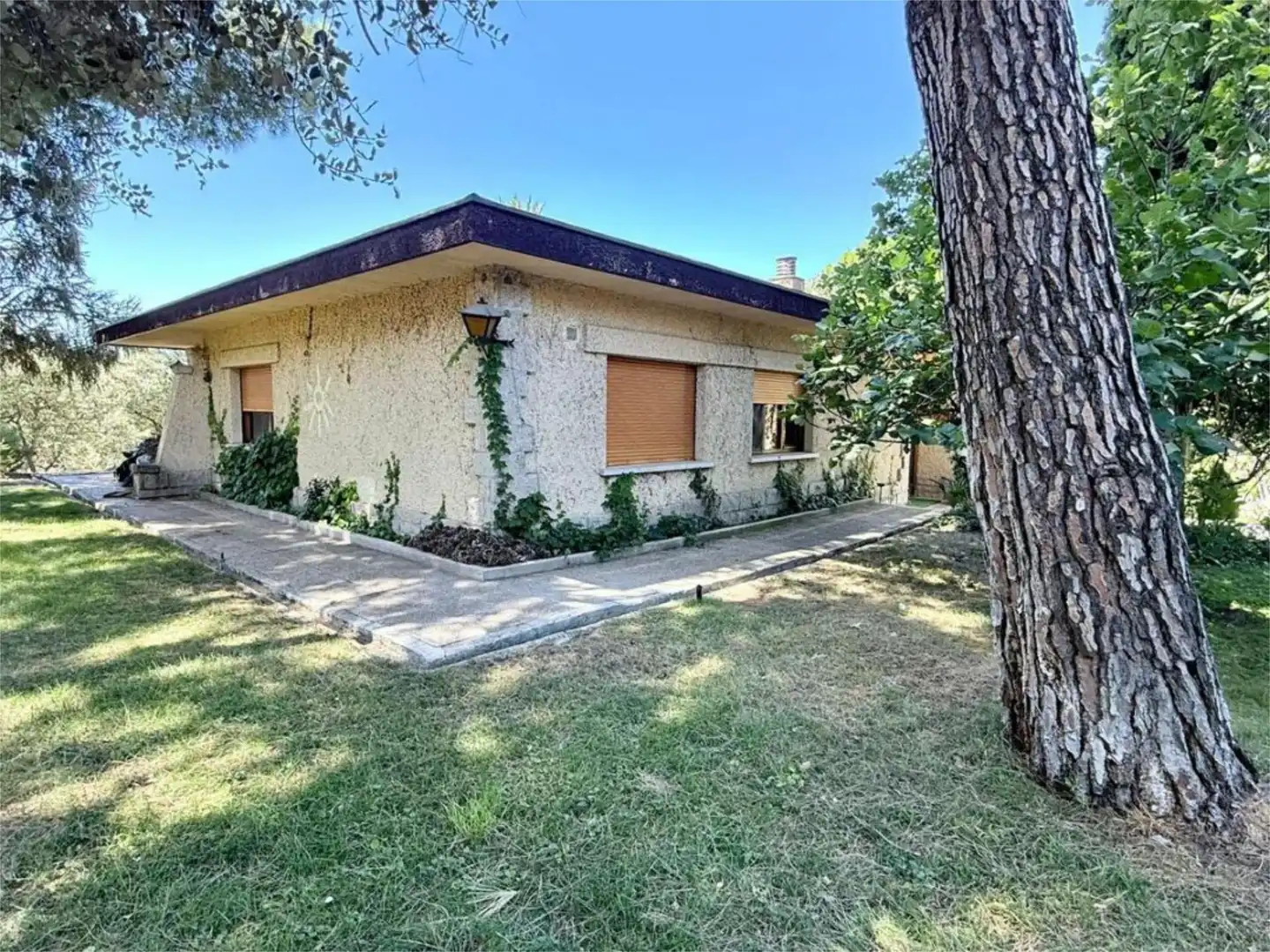 Exterior view of Houses for sale in Pozuelo de Alarcón  with Air Conditioner, Heating and Private garden