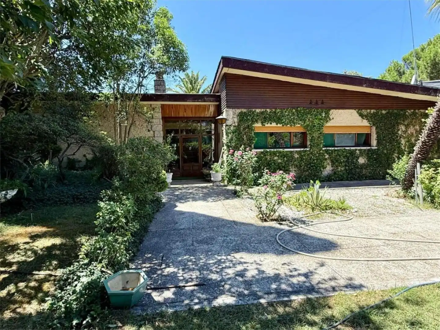 Exterior view of Houses for sale in Pozuelo de Alarcón  with Air Conditioner, Heating and Private garden