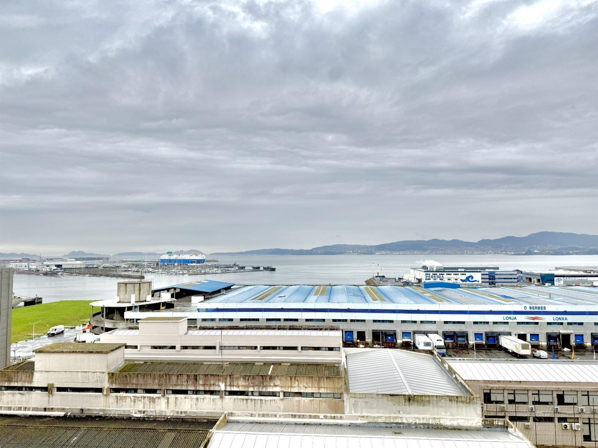 Vista exterior de Apartament de lloguer en Vigo  amb Aire condicionat, Calefacció i Traster