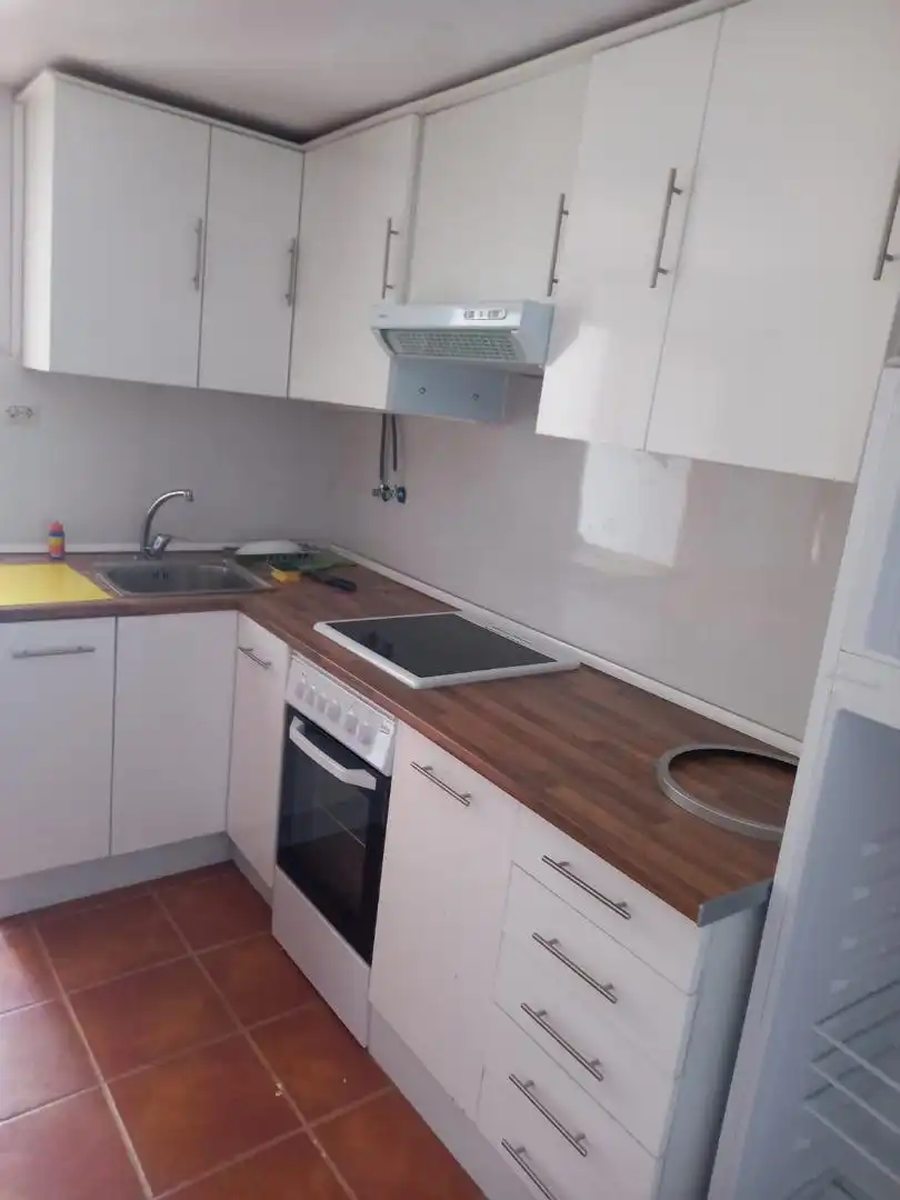 Cuina de Casa adosada en venda en Valdefinjas amb Moblat, Forn i Rentadora