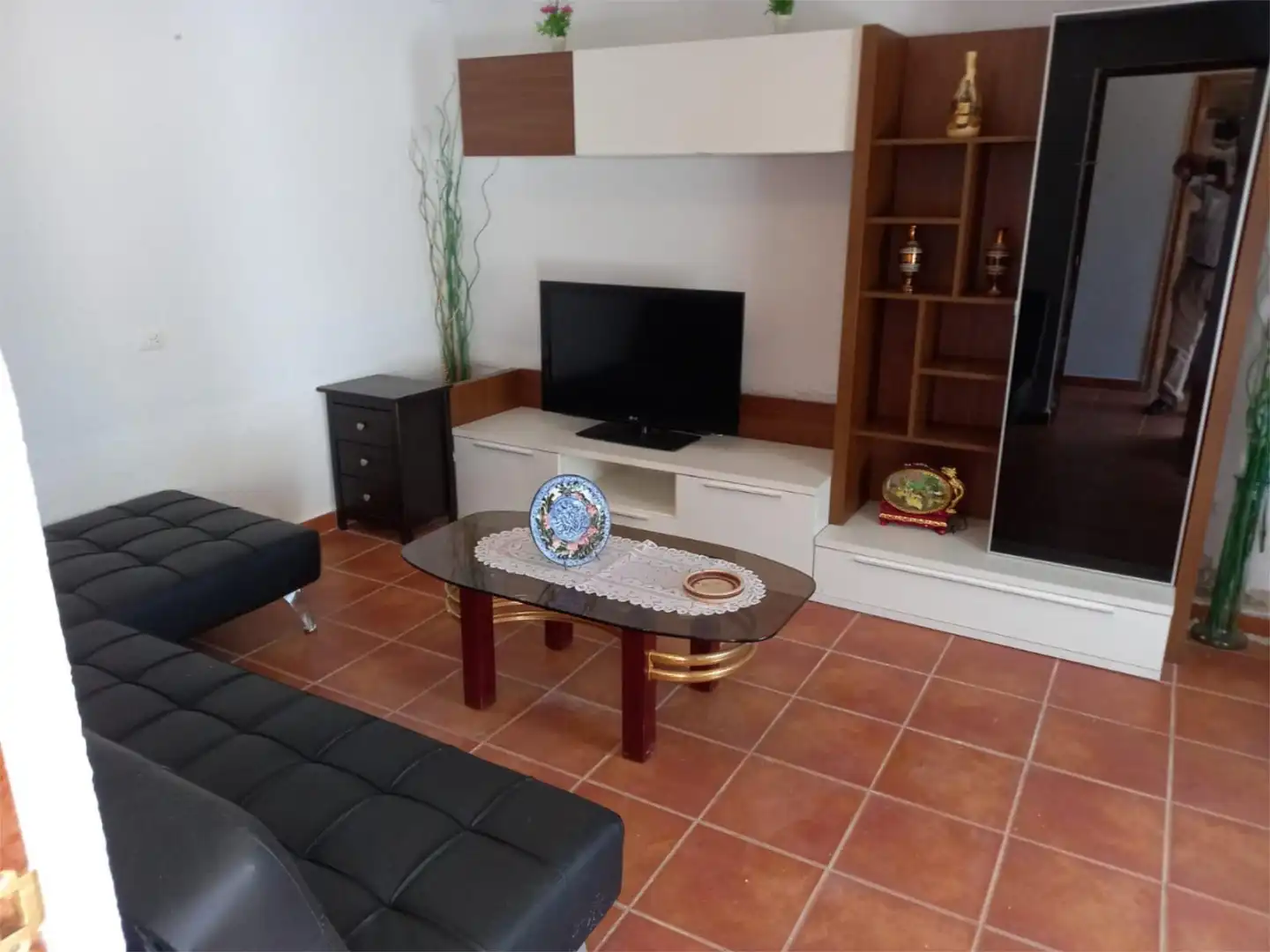 Sala d'estar de Casa adosada en venda en Valdefinjas amb Moblat, Forn i Rentadora