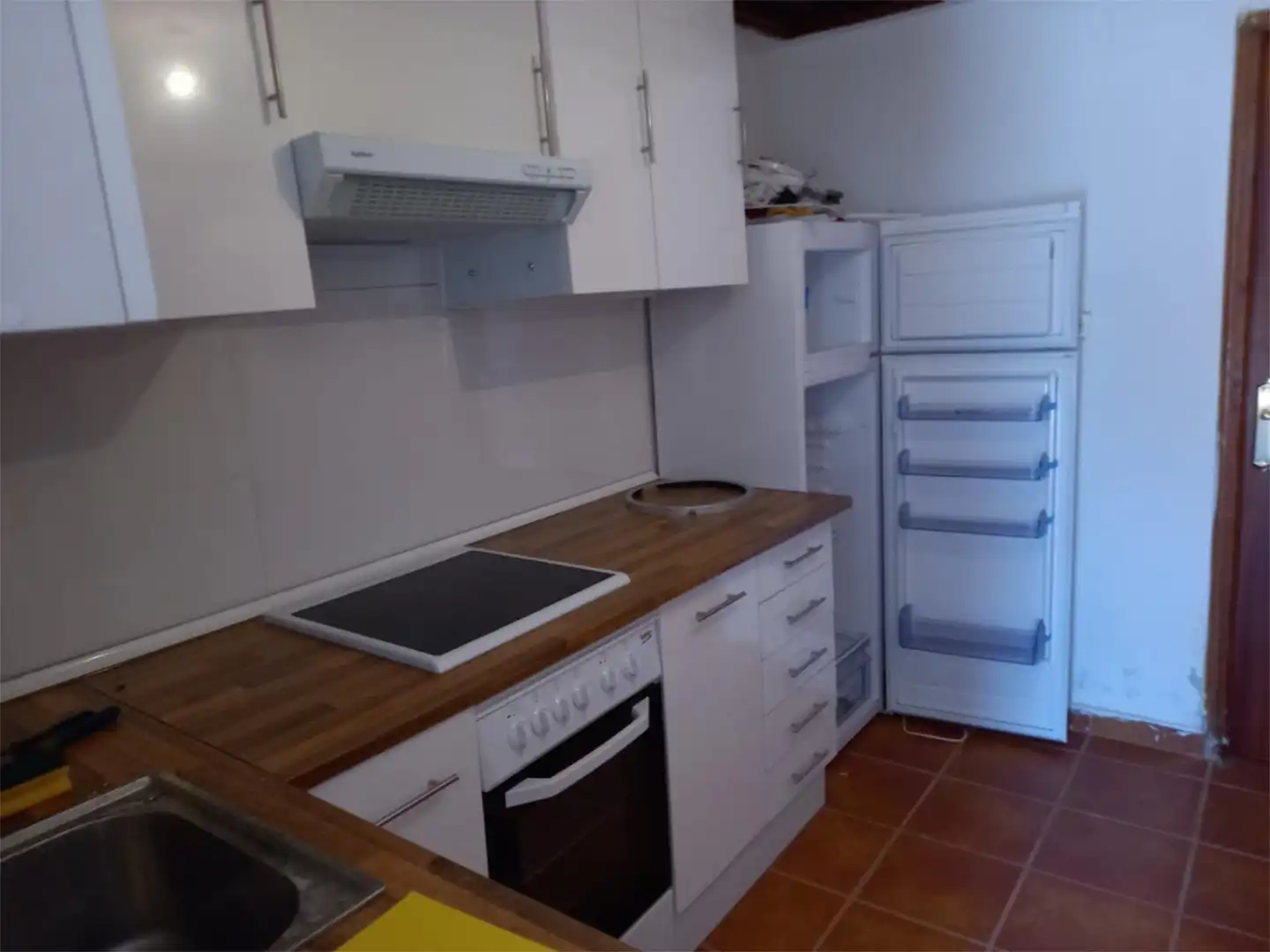 Cuina de Casa adosada en venda en Valdefinjas amb Moblat, Forn i Rentadora