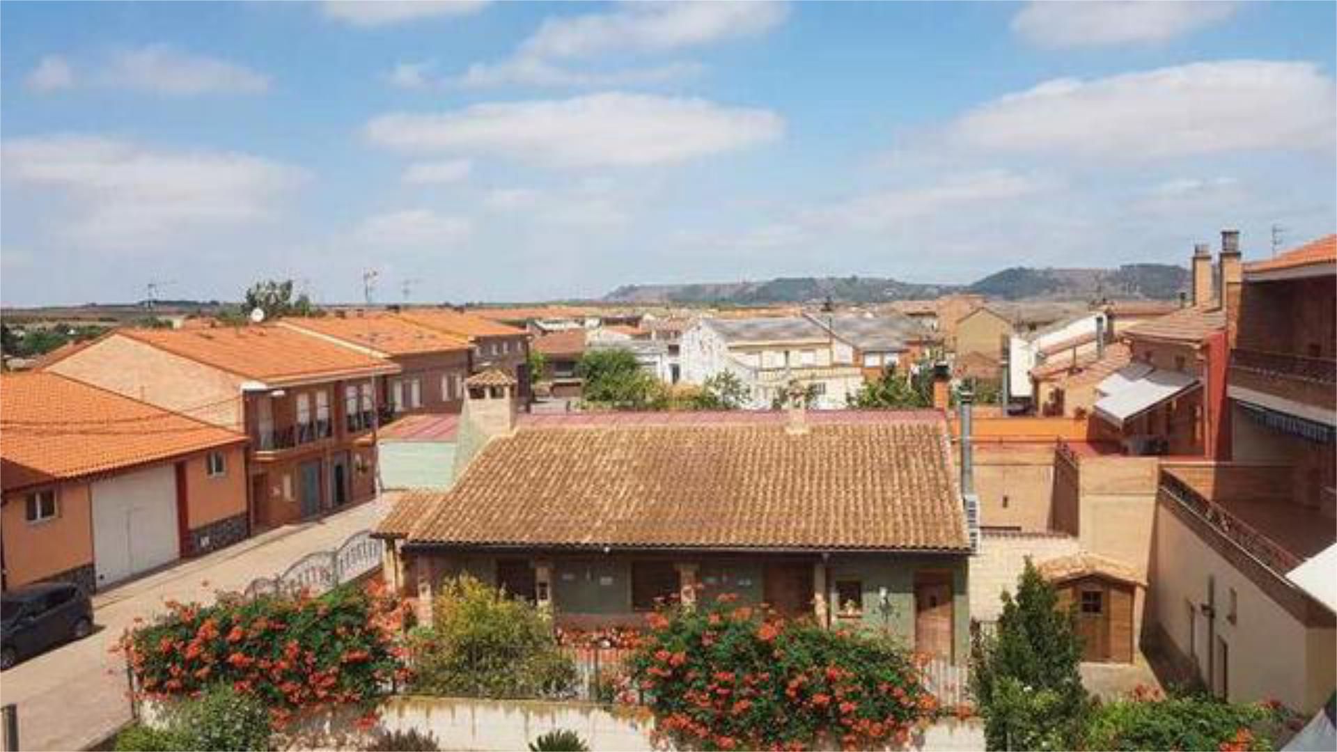 Vista exterior de Pis de lloguer en Alesanco amb Calefacció, Terrassa i Moblat