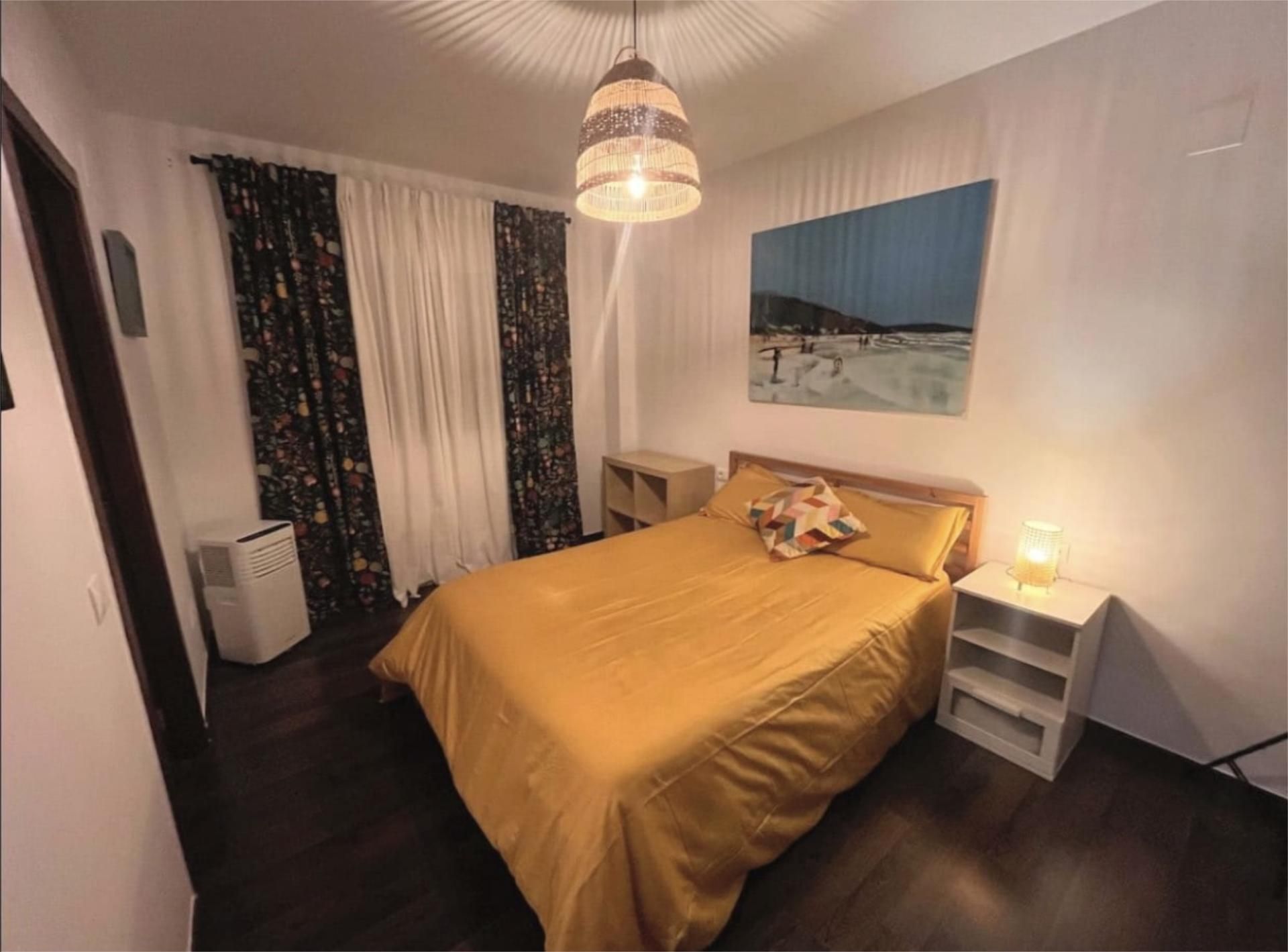 Bedroom of Flat to share in Turís  with Air Conditioner, Heating and Private garden