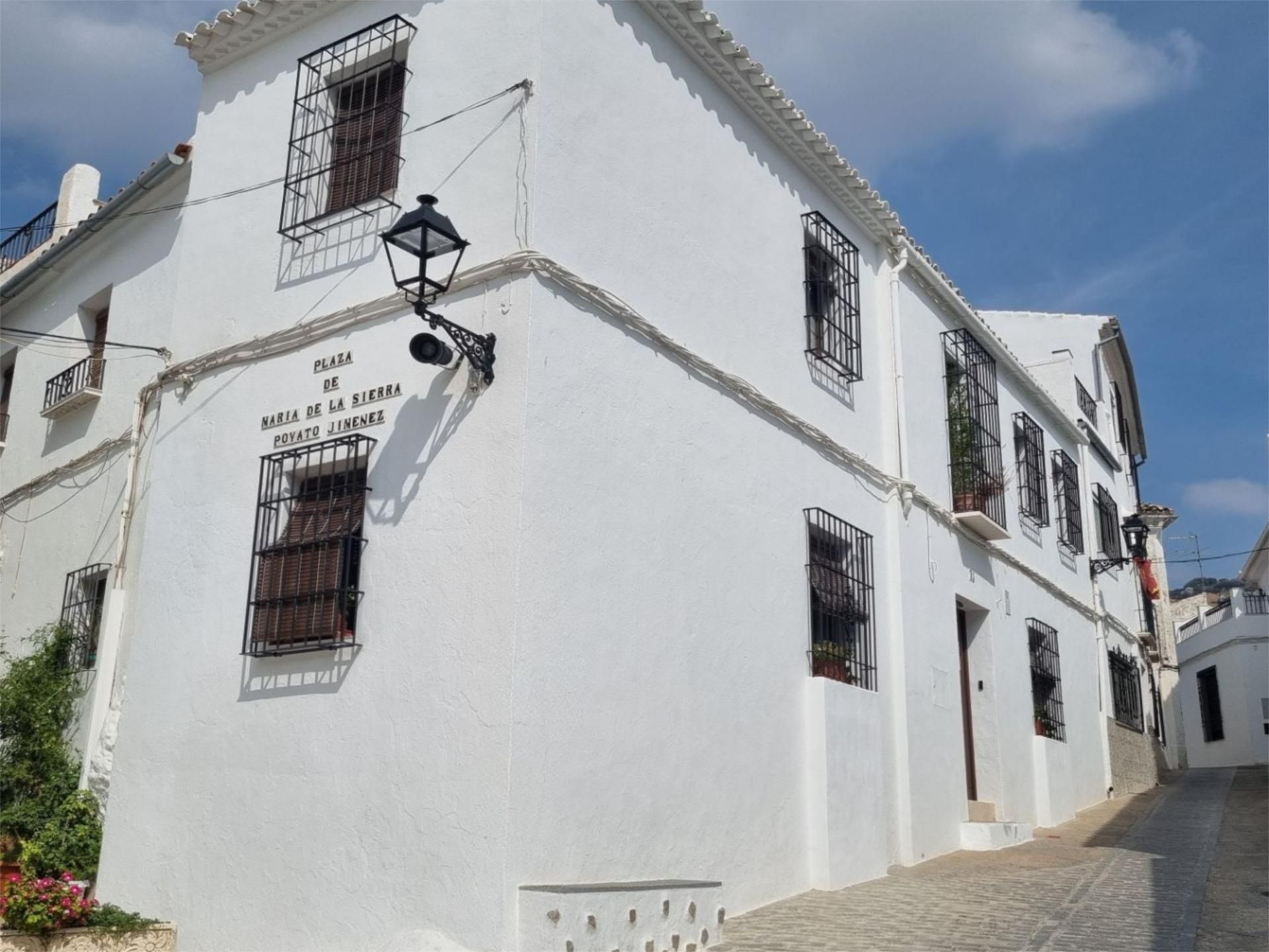 Vista exterior de Casa o xalet en venda en Zuheros amb Aire condicionat, Calefacció i Jardí privat