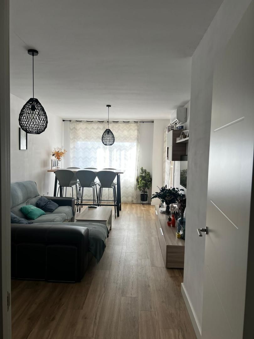 Living room of Flat for sale in Algeciras  with Air Conditioner, Furnished and Balcony
