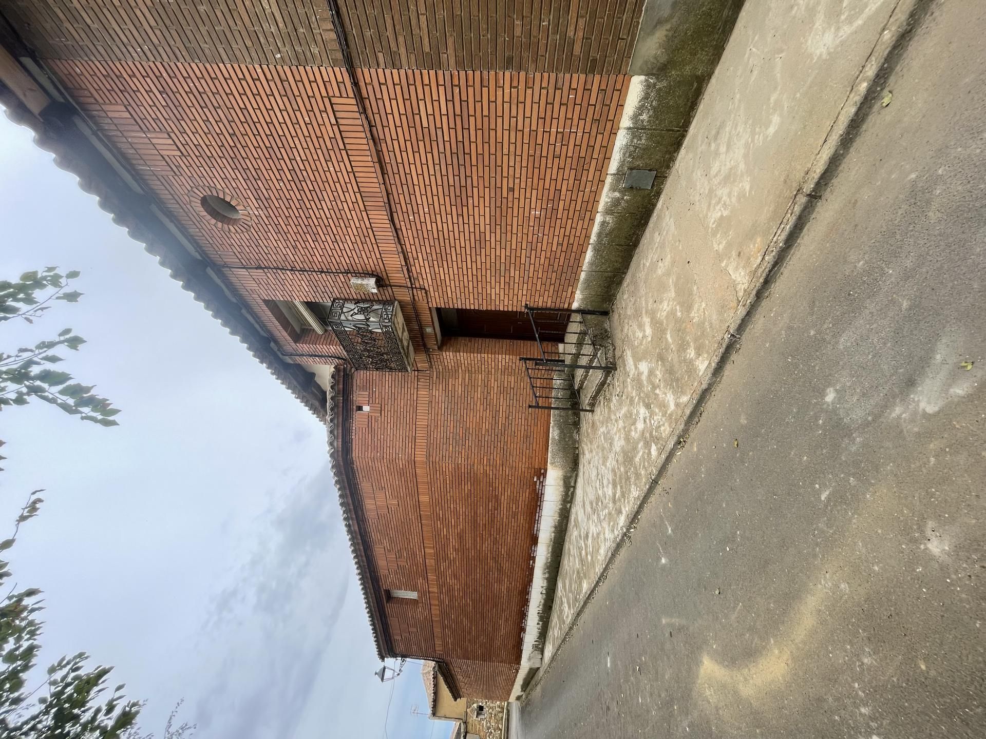 Vista exterior de Casa o chalet en venta en Morales de Campos con Terraza, Trastero y Amueblado