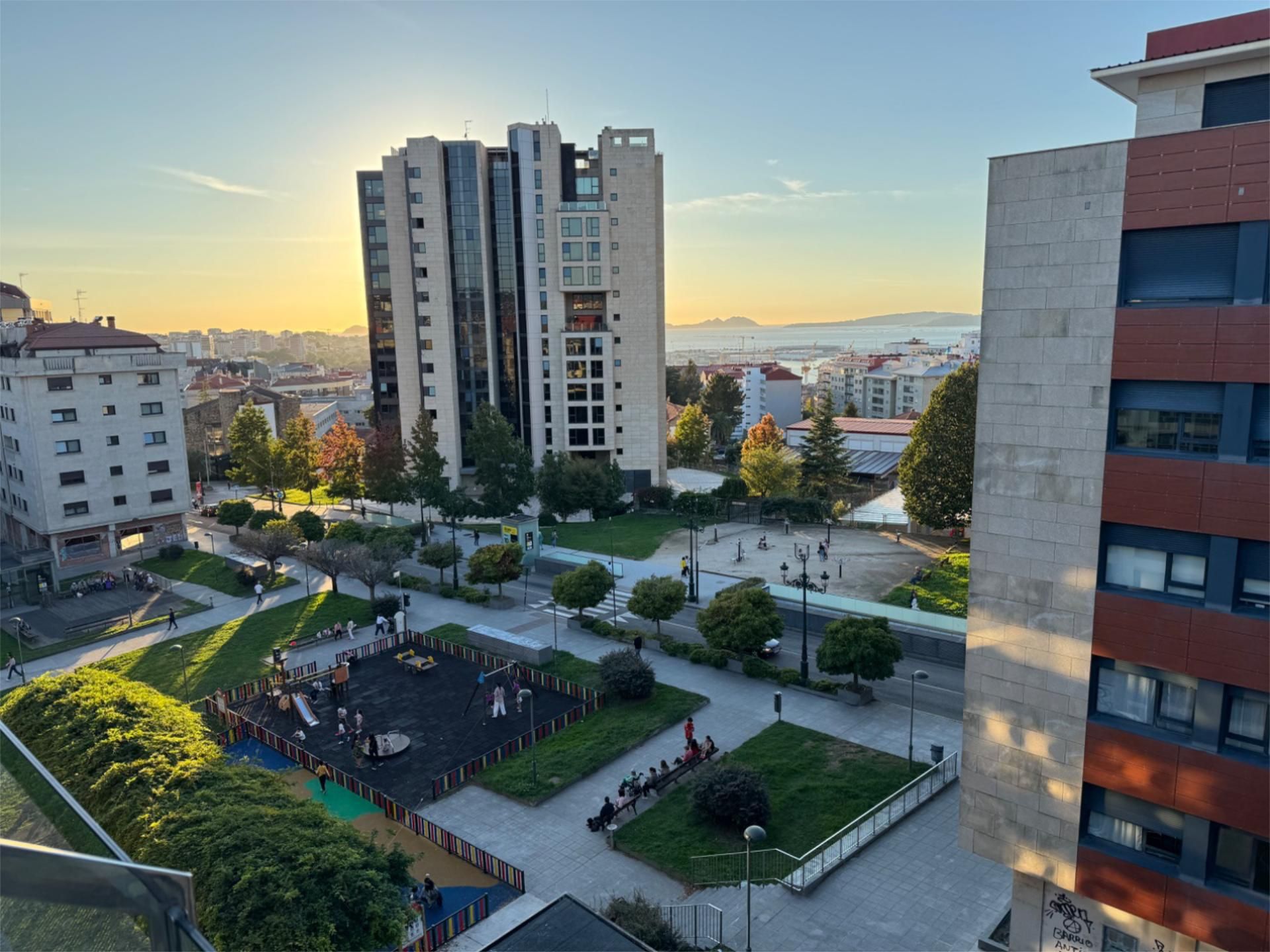 Vista exterior de Pis en venda en Vigo  amb Aire condicionat, Terrassa i Balcó