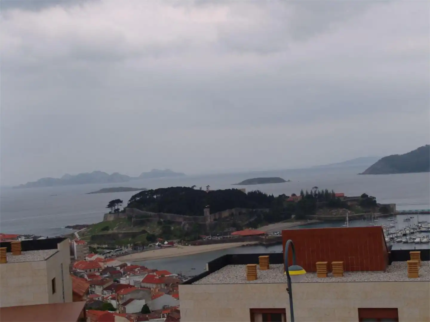 Wohnung zur Miete in Rua Pornic, 2, Baiona Außenansicht von Wohnung zur Miete in Baiona mit Heizung, Parkett und Terrasse