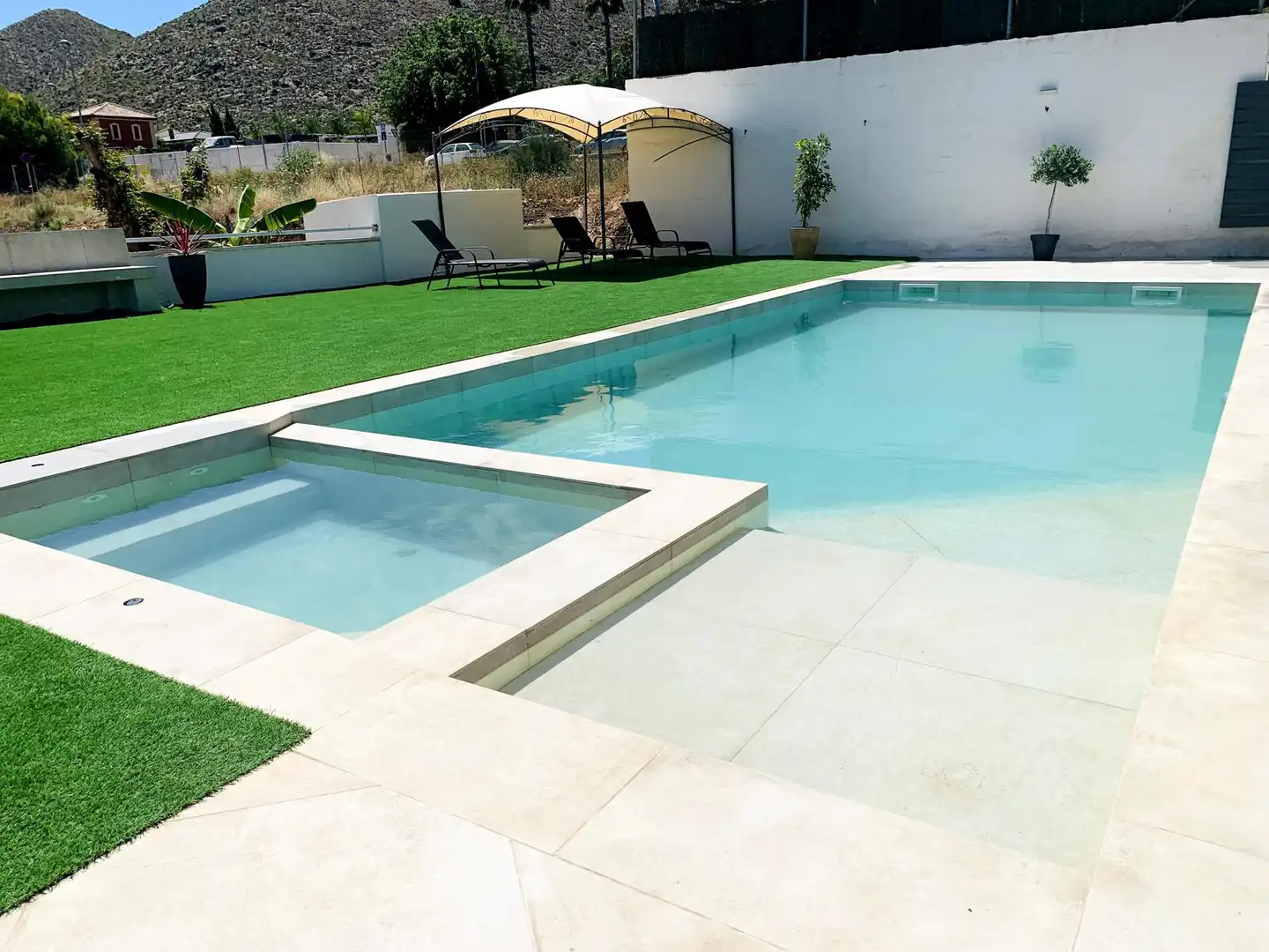Piscina de Casa o xalet en venda en Orihuela amb Aire condicionat, Calefacció i Jardí privat