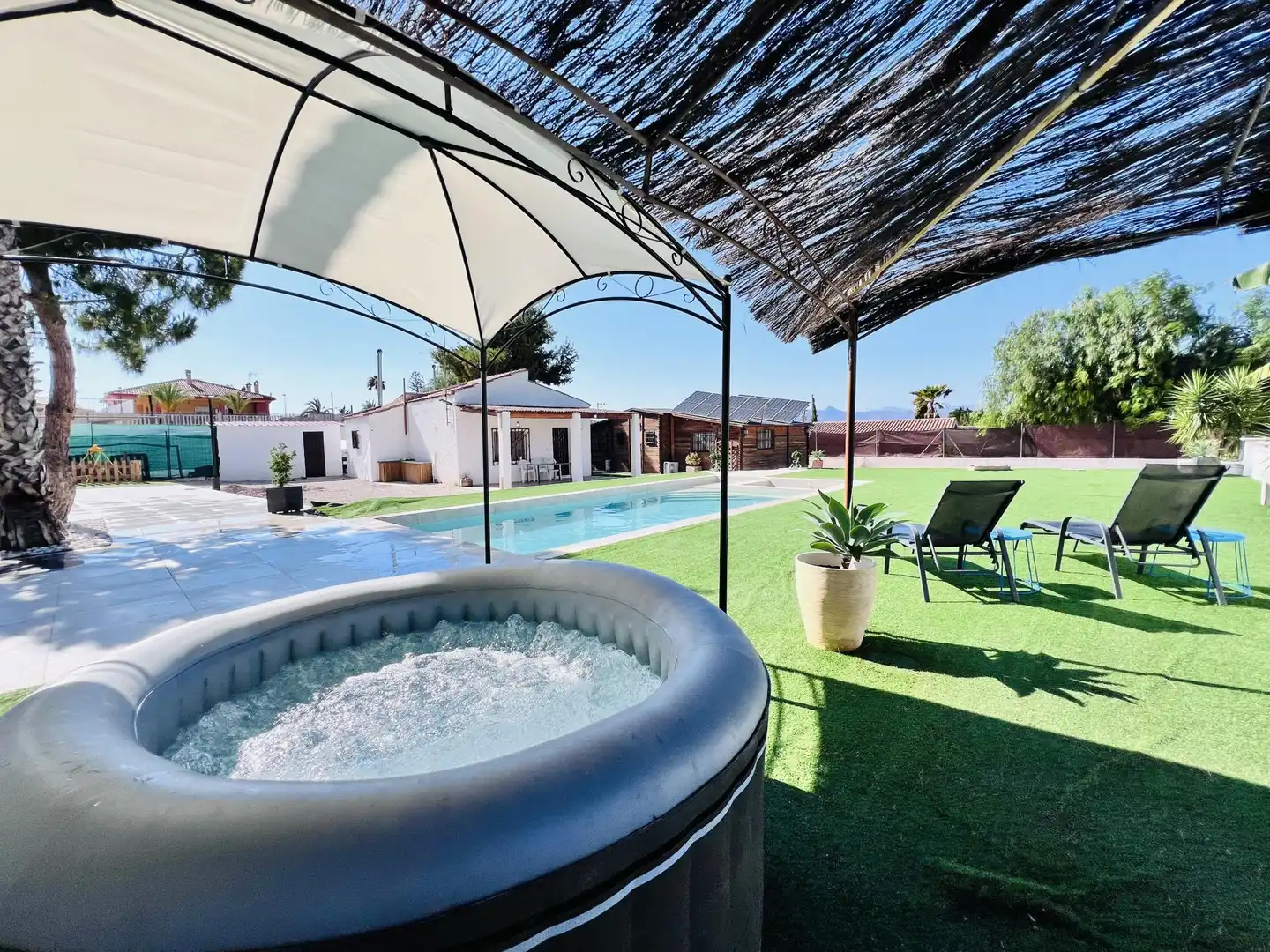 Piscina de Casa o xalet en venda en Orihuela amb Aire condicionat, Calefacció i Jardí privat