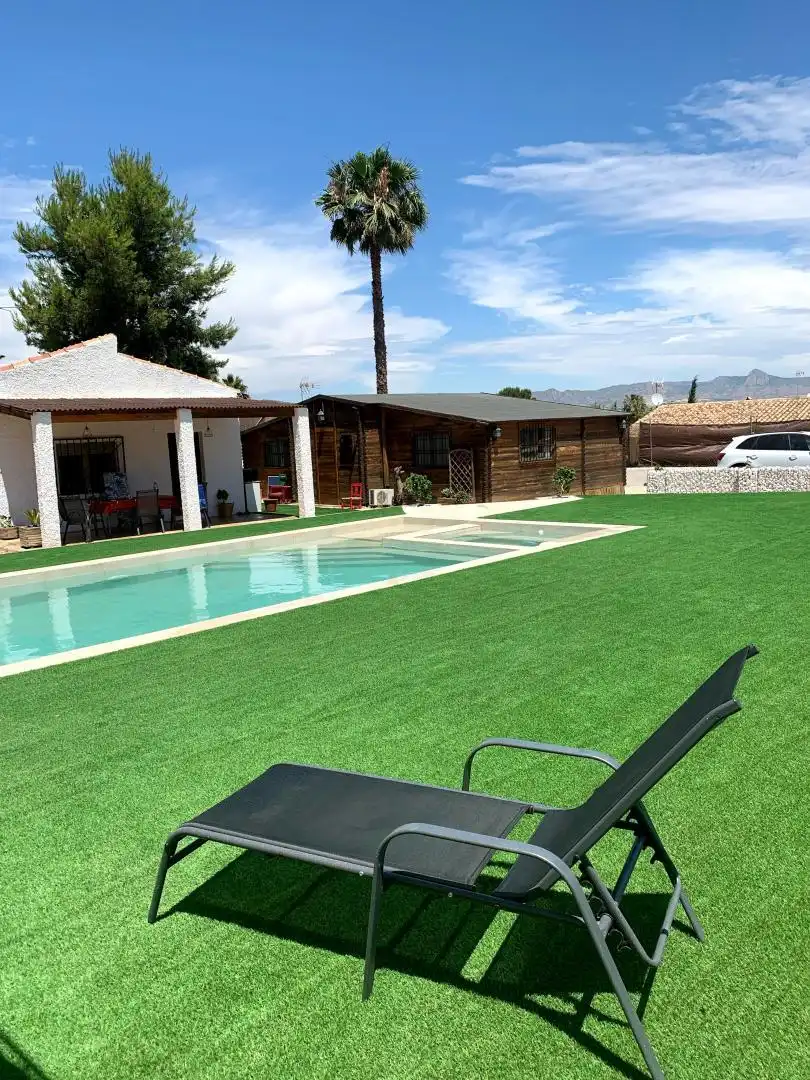 Piscina de Casa o xalet en venda en Orihuela amb Aire condicionat, Calefacció i Jardí privat