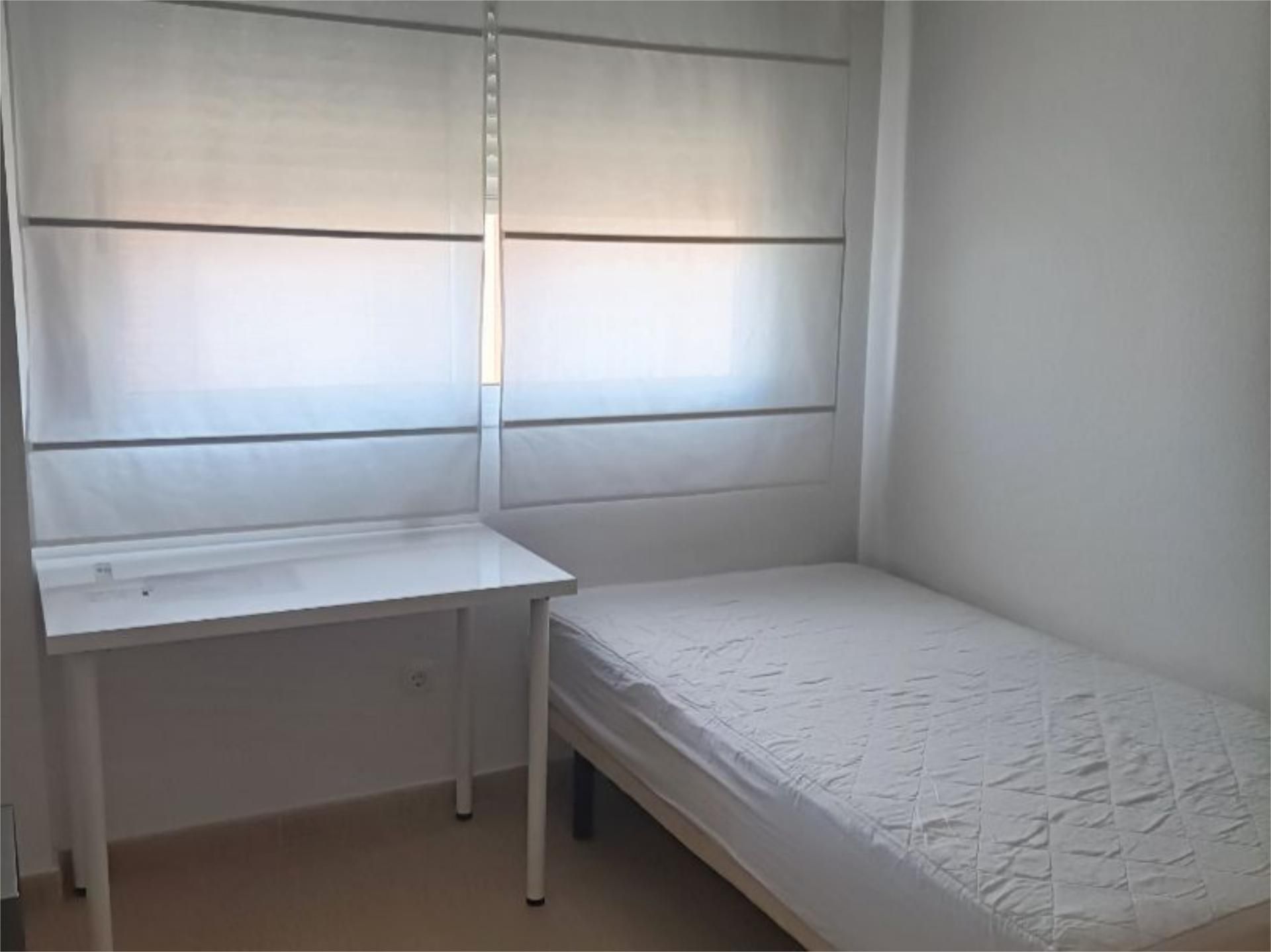 Bedroom of Flat for share in  Murcia Capital  with Air Conditioner, Furnished and Balcony