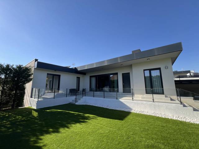 Casa-chalet en Venta en Avenida de Miguel de Cervantes, 62 en Los Hueros