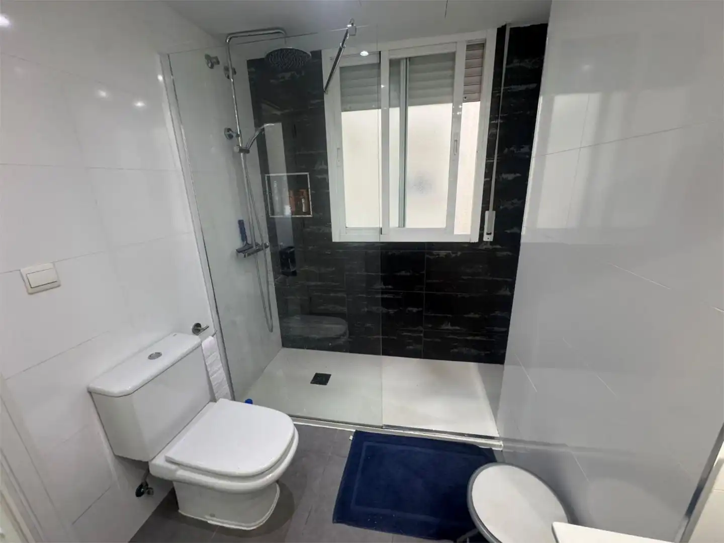 Flat for rent in Calle José Manuel Caballero Bonald, 5, Nueva Alcántara Bathroom of Flat for rent in Marbella with Air Conditioner, Heating and Terrace